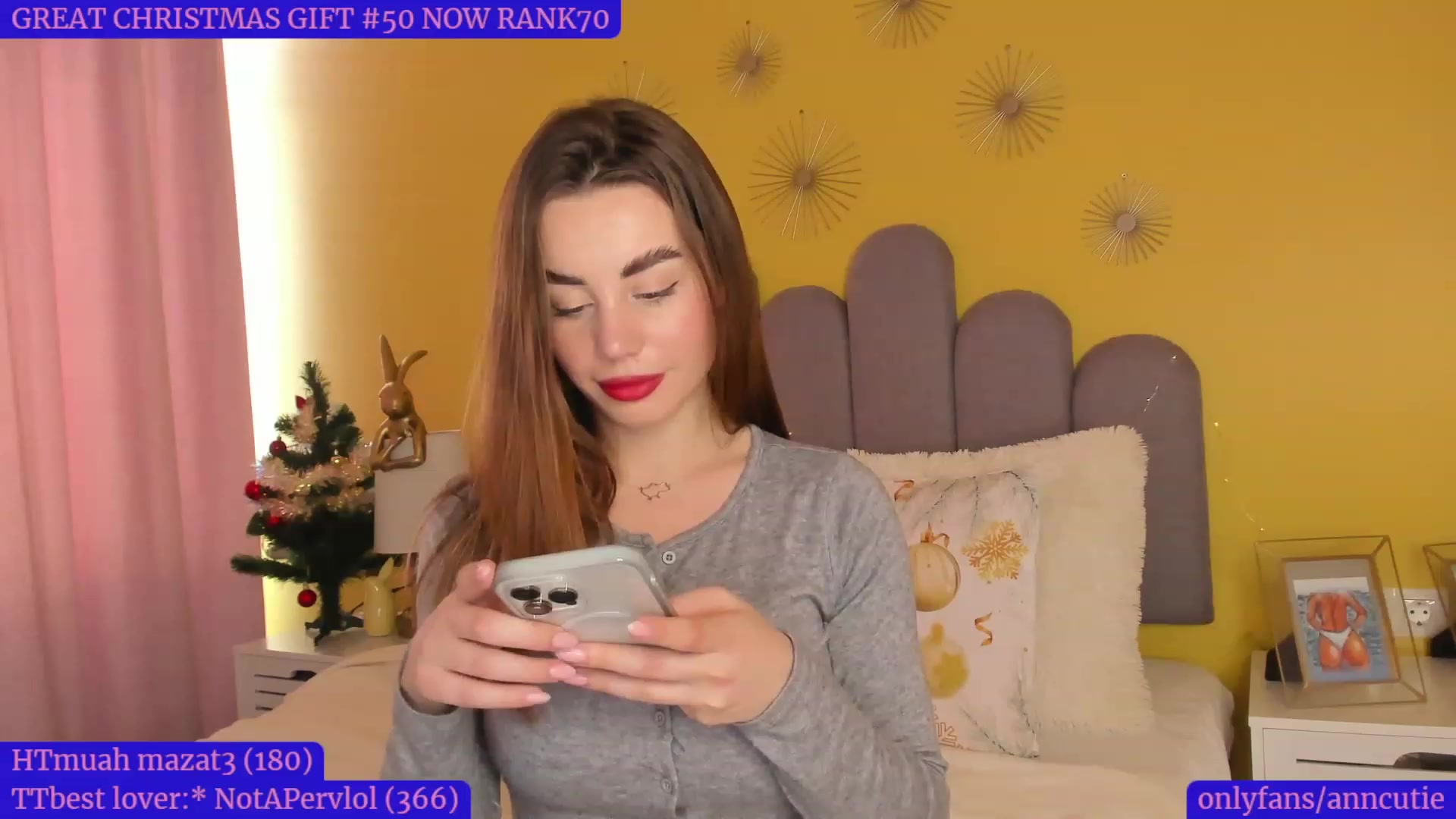 Gallery image thumbnail from AnnCutie's myfreecams stream on, 12/31/2022, 12:38 image 10 of 20