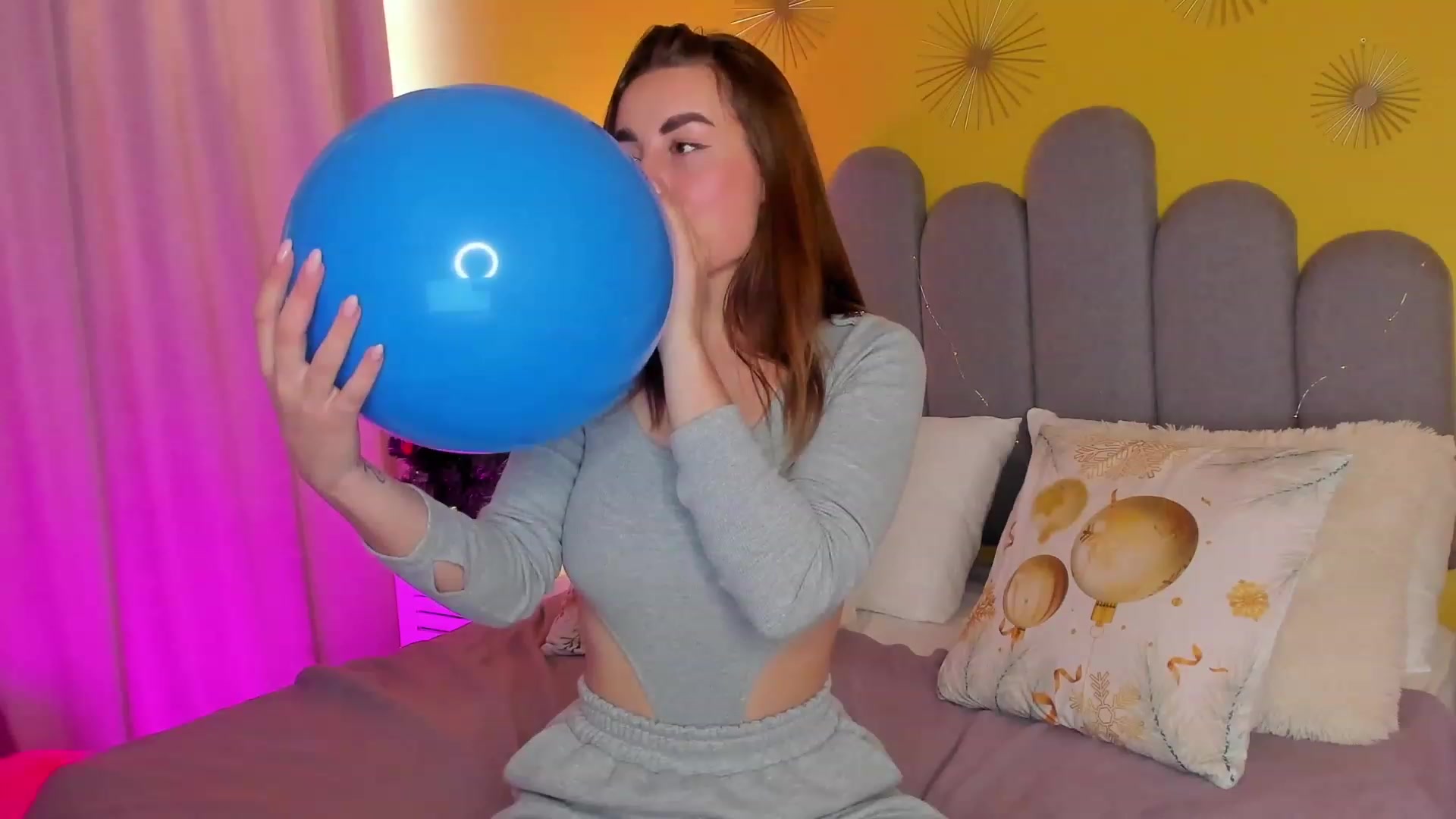 Gallery image thumbnail from AnnCutie's myfreecams stream on, 01/06/2023, 08:59 image 11 of 20