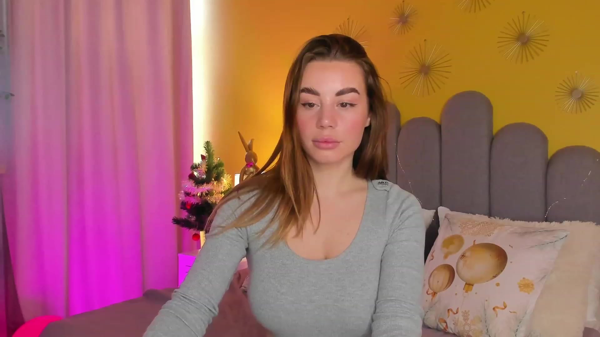 Gallery image thumbnail from AnnCutie's myfreecams stream on, 01/06/2023, 08:59 image 16 of 20
