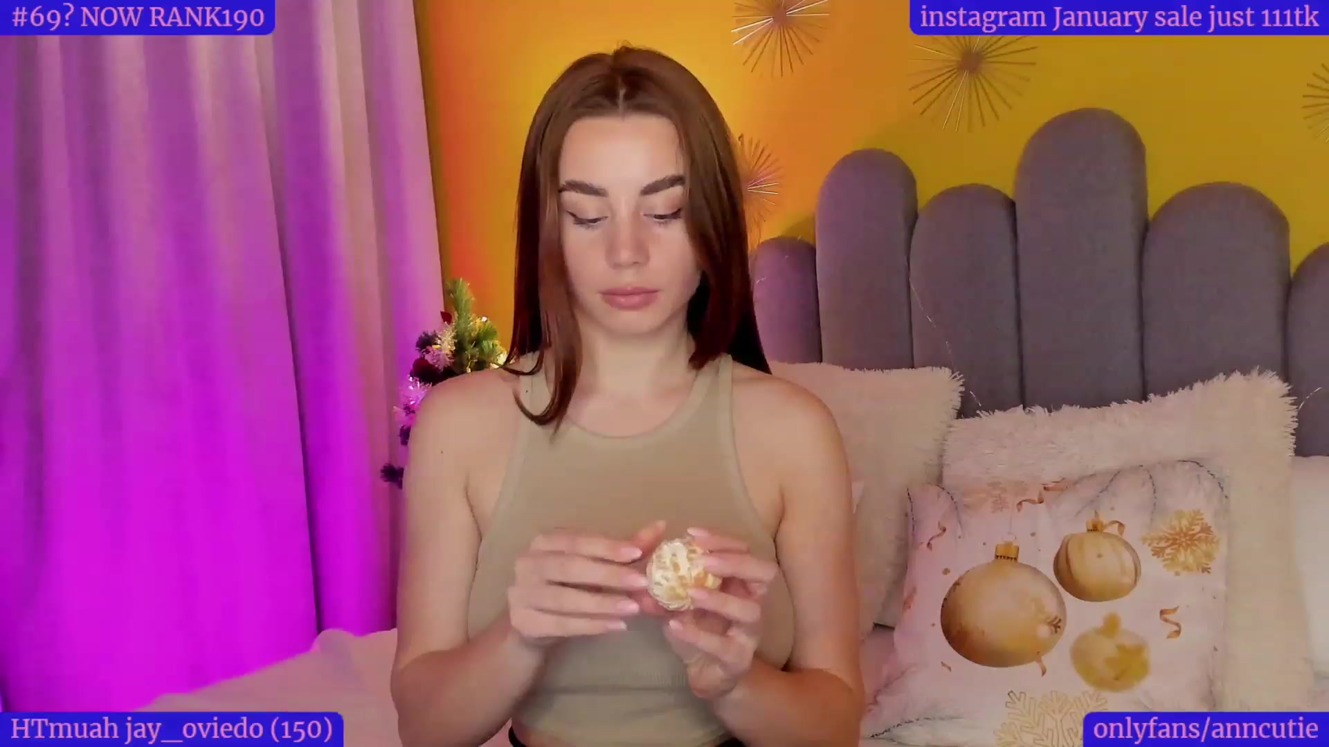 Gallery image thumbnail from AnnCutie's myfreecams stream on, 01/08/2023, 18:45 image 16 of 20