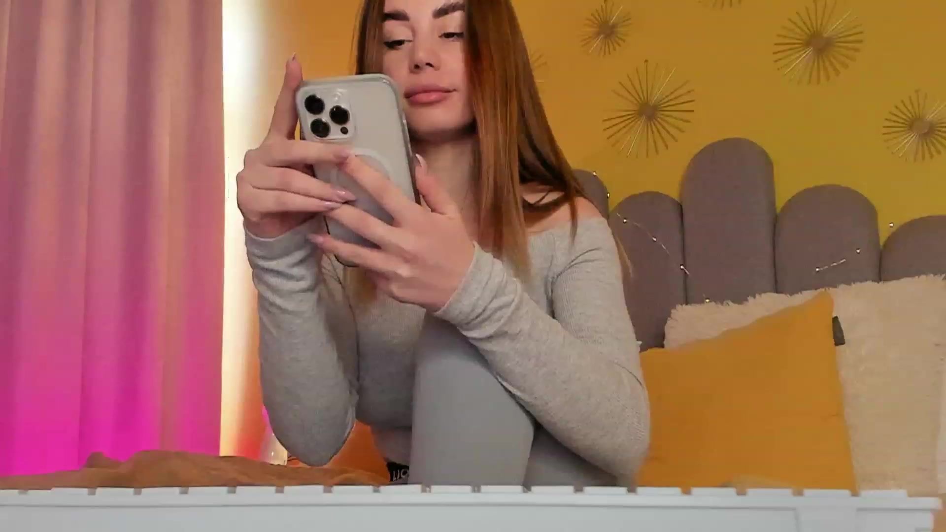 Gallery image thumbnail from AnnCutie's myfreecams stream on, 02/01/2023, 14:50 image 12 of 20