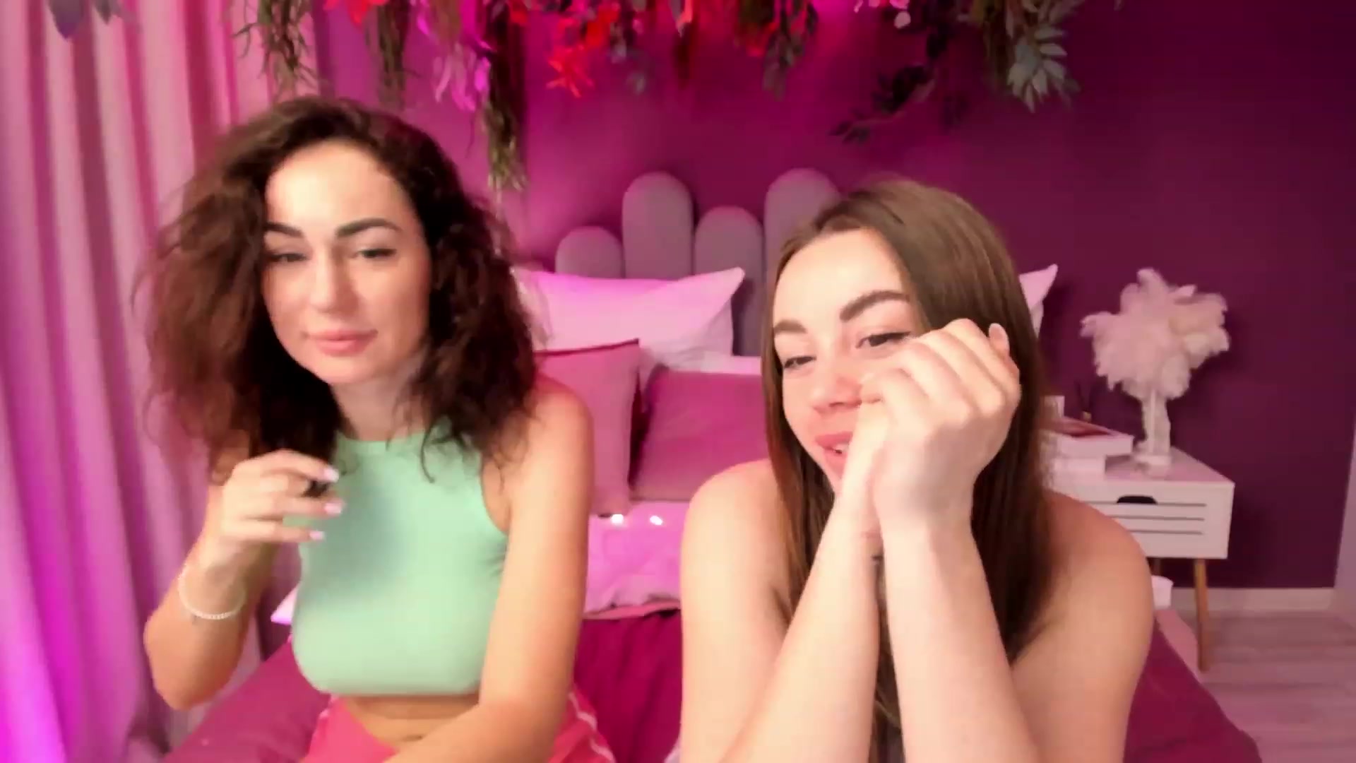 Gallery image thumbnail from AnnCutie's myfreecams stream on, 03/17/2023, 08:15 image 18 of 20