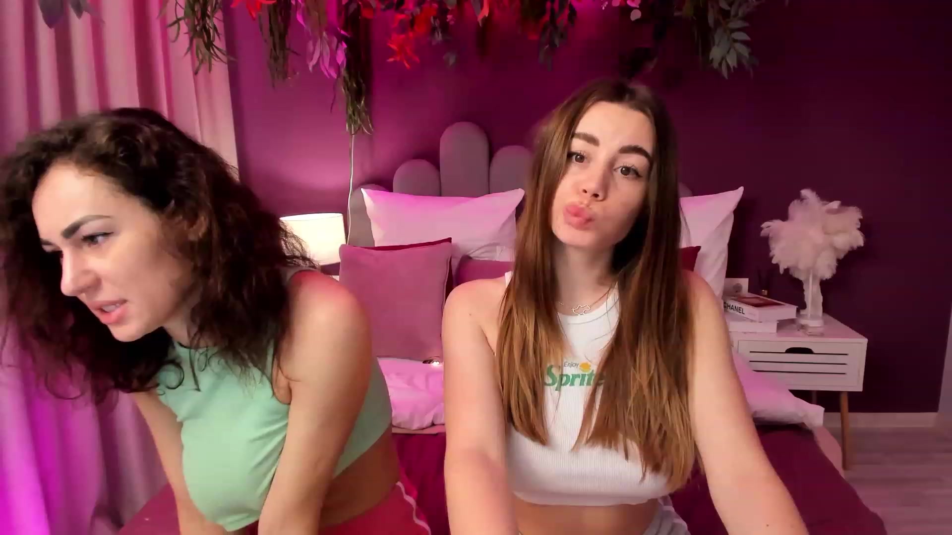Gallery image thumbnail from AnnCutie's myfreecams stream on, 03/17/2023, 08:15 image 16 of 20
