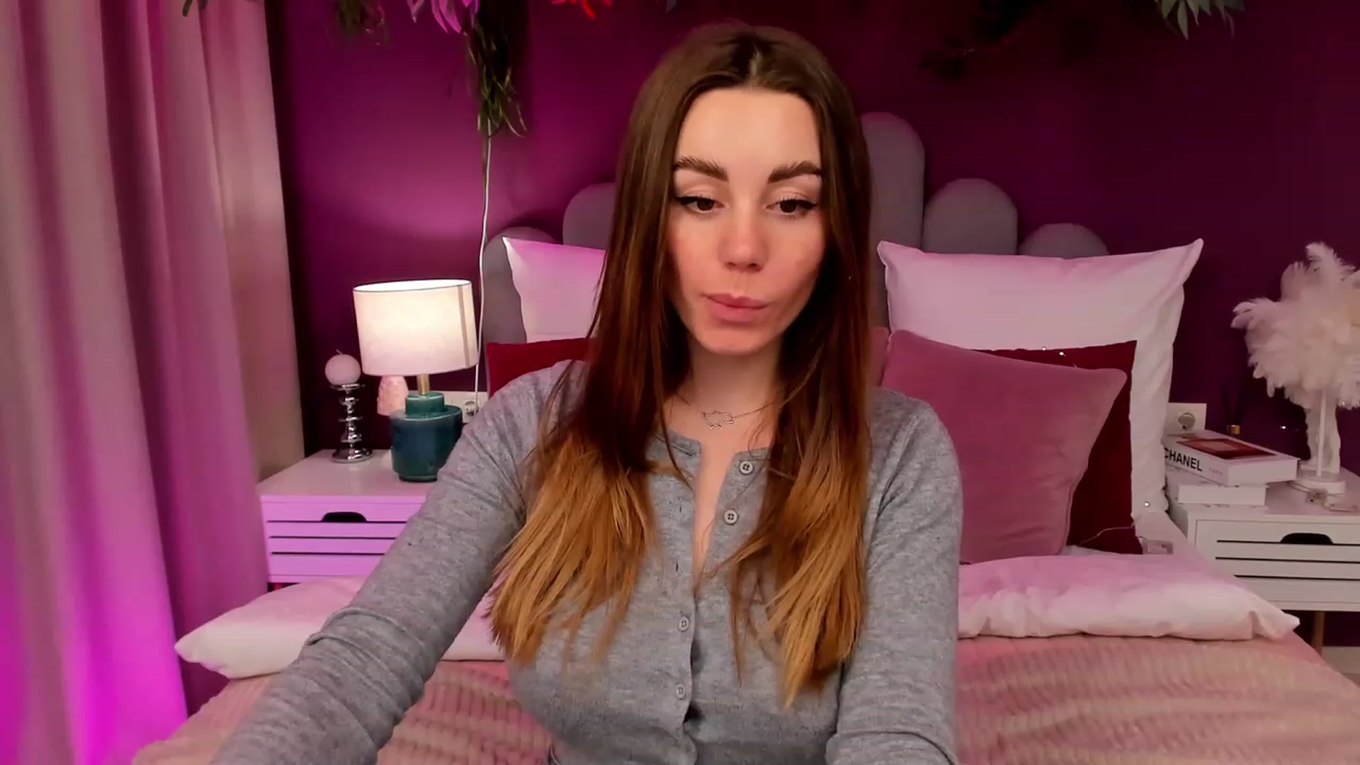 Gallery image thumbnail from AnnCutie's myfreecams stream on, 03/18/2023, 18:37 image 15 of 20