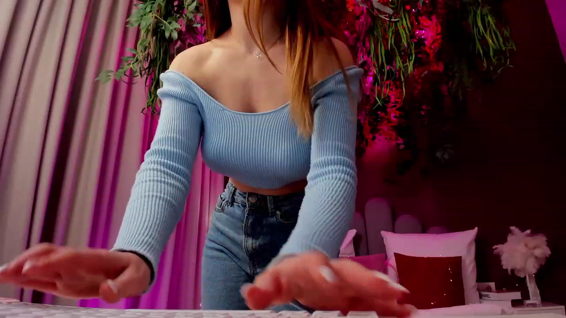 Gallery image thumbnail from AnnCutie's myfreecams stream on, 03/19/2023, 18:37 image 10 of 20