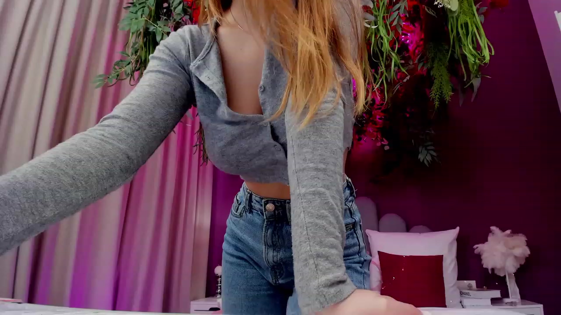 Gallery image thumbnail from AnnCutie's myfreecams stream on, 03/20/2023, 08:13 image 18 of 20