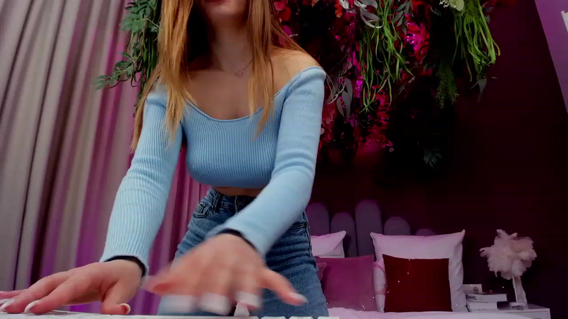 Gallery image thumbnail from AnnCutie's myfreecams stream on, 03/20/2023, 09:19 image 2 of 20