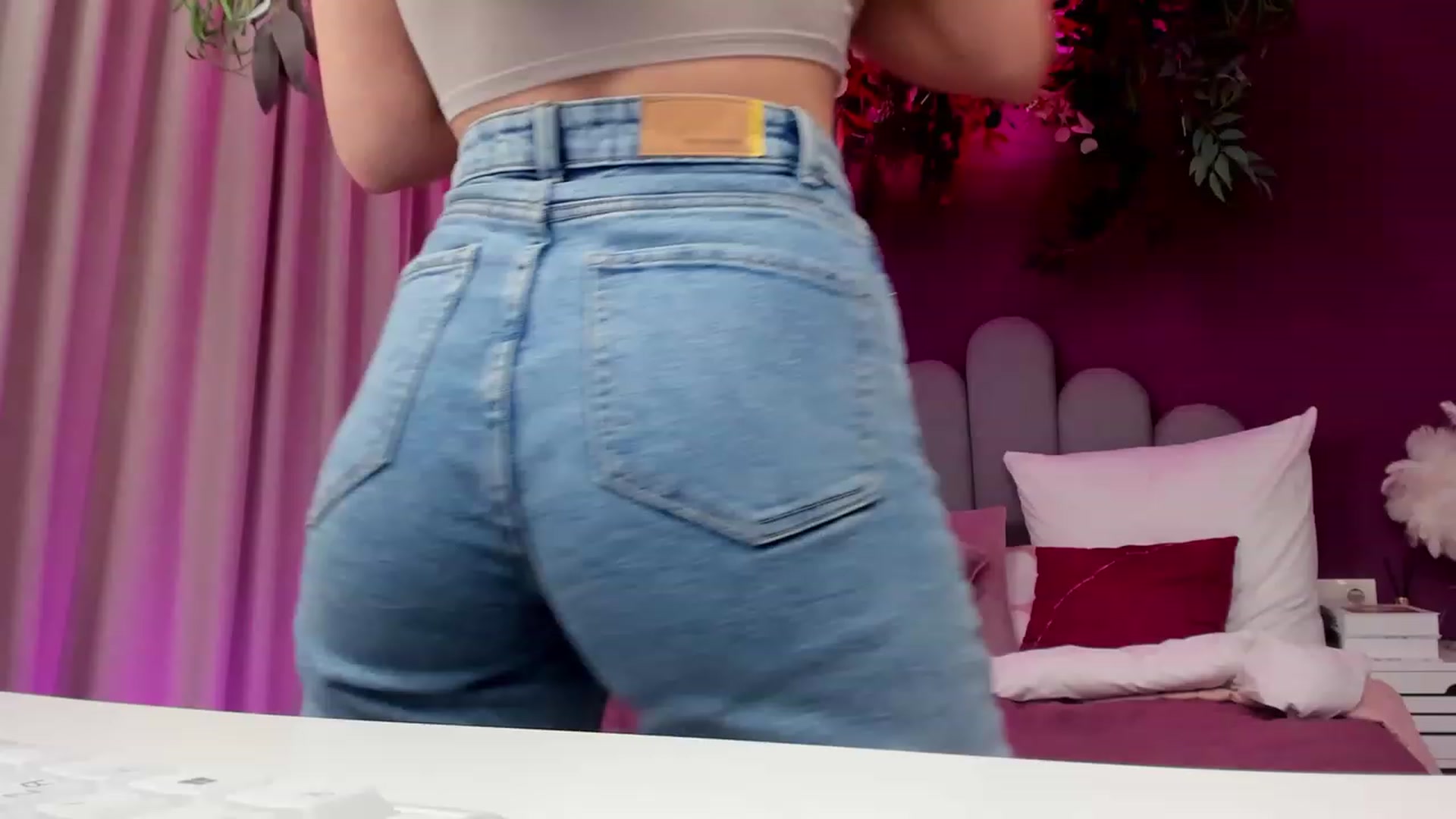 Gallery image thumbnail from AnnCutie's myfreecams stream on, 03/26/2023, 09:14 image 13 of 20