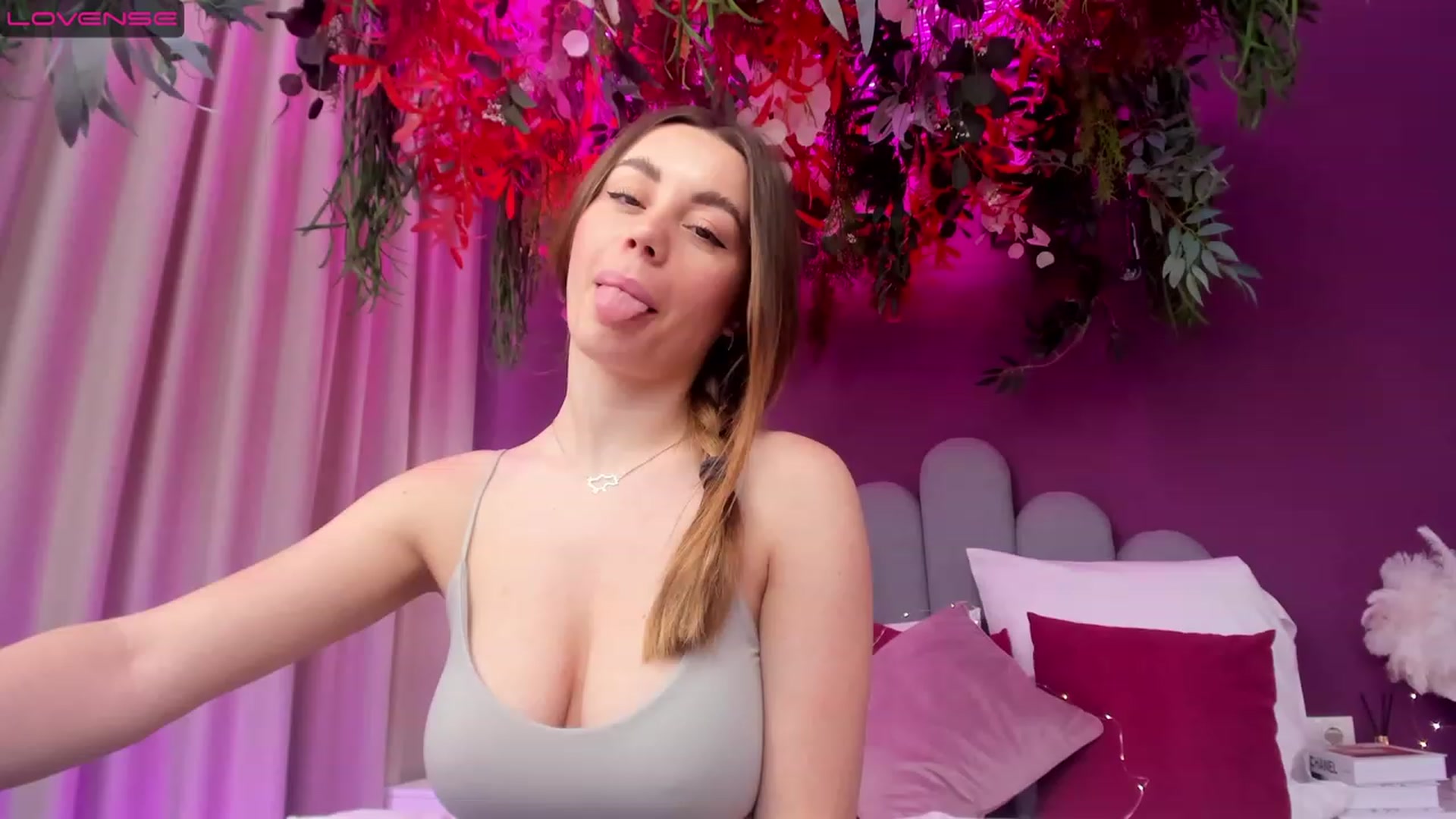 Gallery image thumbnail from AnnCutie's myfreecams stream on, 03/27/2023, 10:22 image 10 of 20