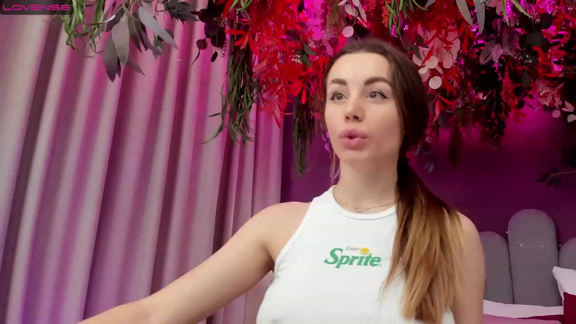 Gallery image thumbnail from AnnCutie's myfreecams stream on, 04/06/2023, 07:38 image 1 of 20