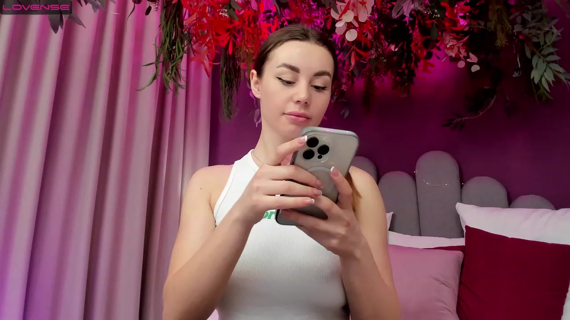 Gallery image thumbnail from AnnCutie's myfreecams stream on, 04/06/2023, 07:38 image 12 of 20