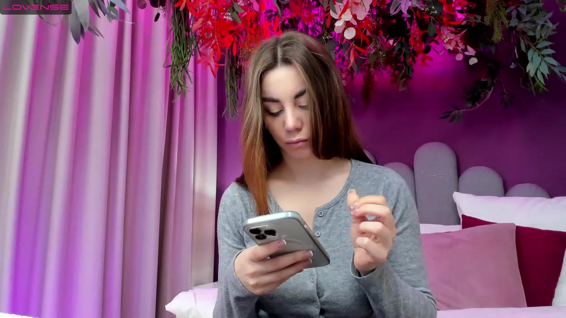 Gallery image thumbnail from AnnCutie's myfreecams stream on, 04/07/2023, 06:08 image 4 of 20