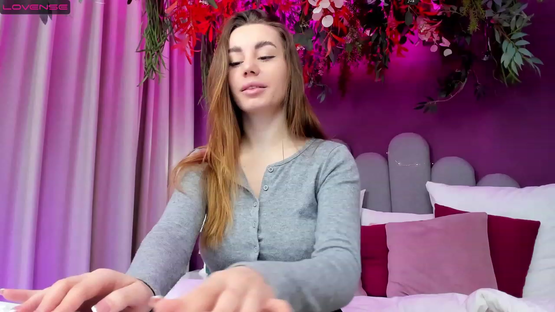 Gallery image thumbnail from AnnCutie's myfreecams stream on, 04/07/2023, 06:08 image 14 of 20