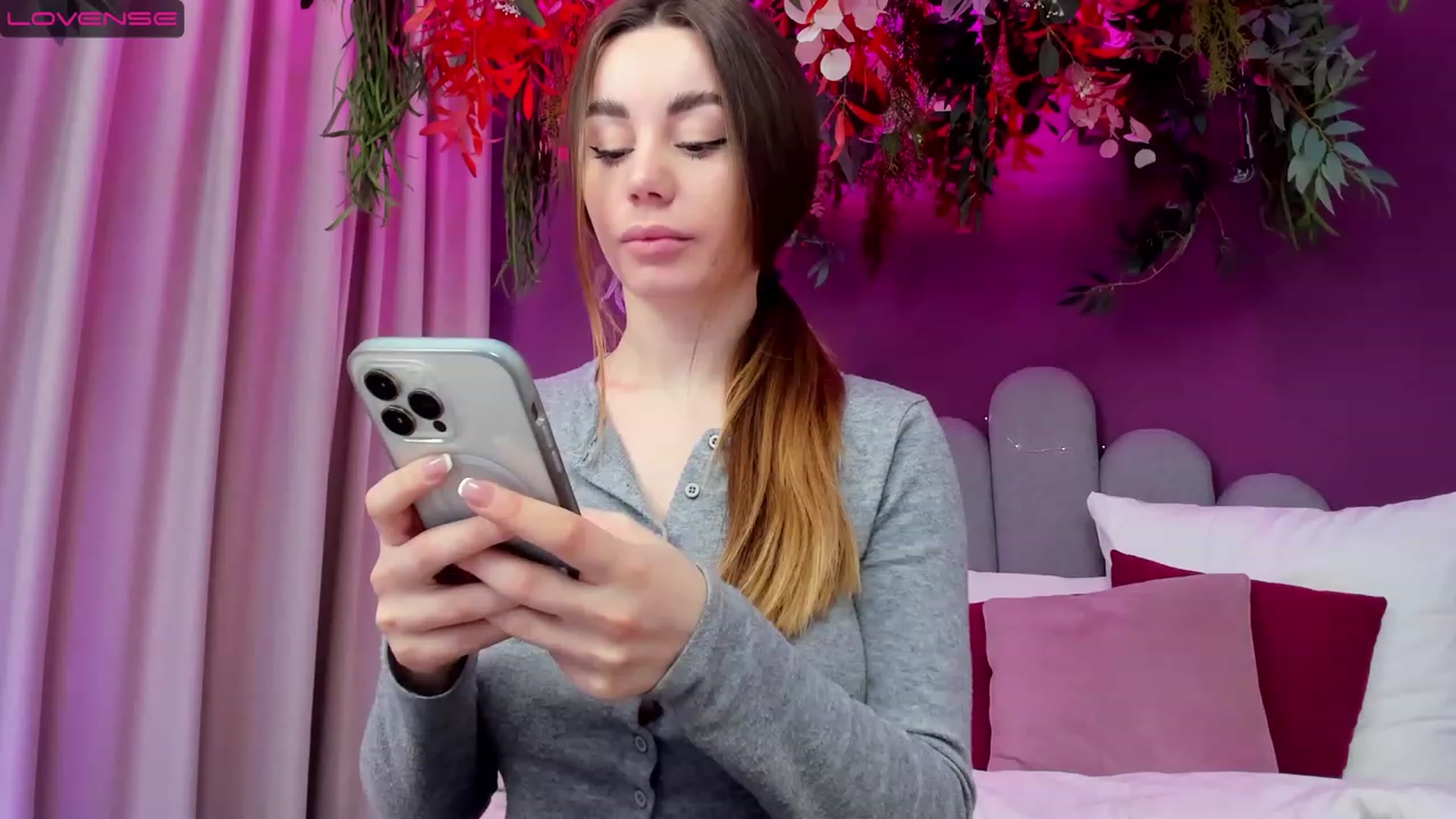 Gallery image thumbnail from AnnCutie's myfreecams stream on, 04/07/2023, 07:09 image 5 of 20