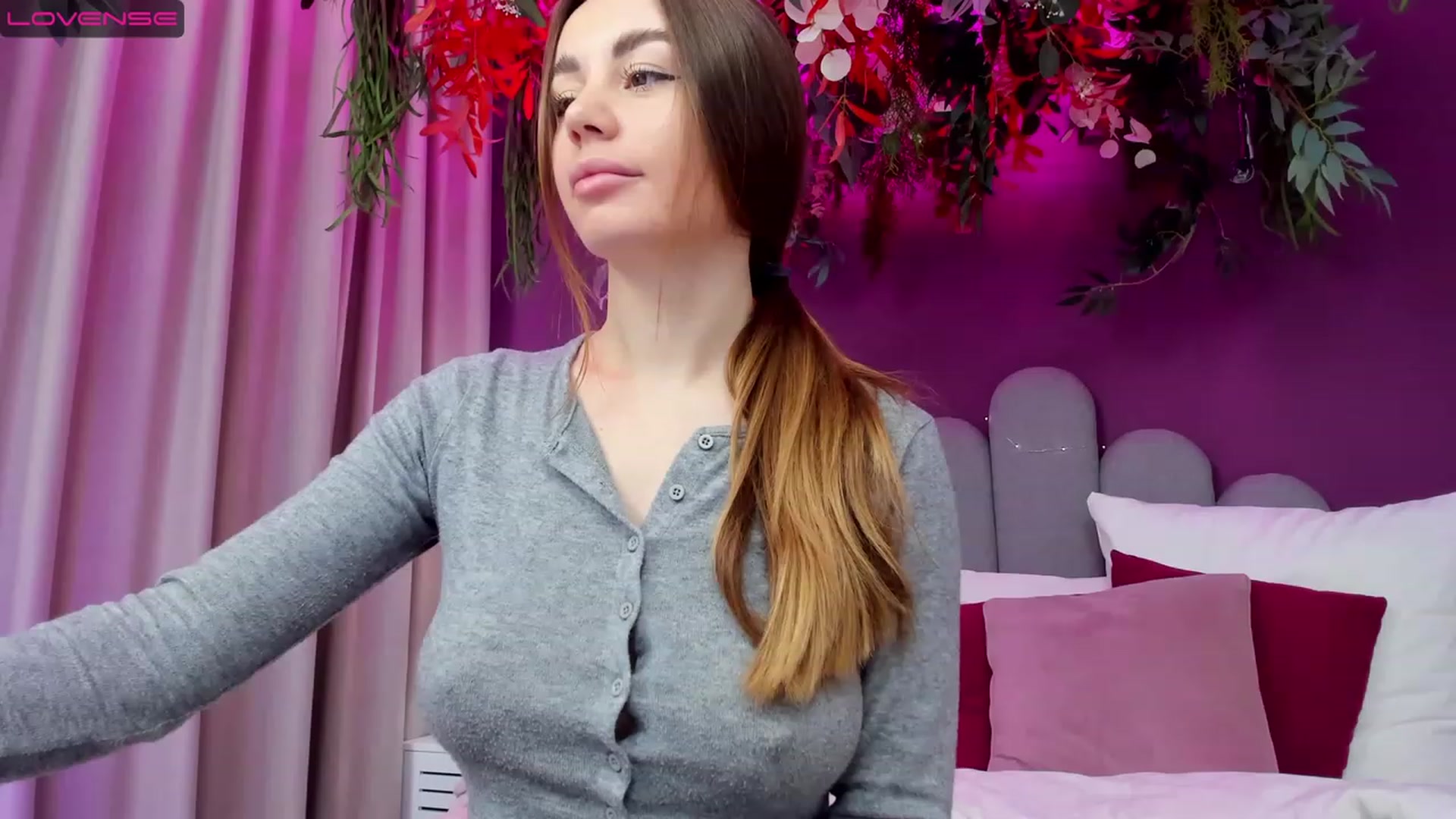 Gallery image thumbnail from AnnCutie's myfreecams stream on, 04/07/2023, 07:09 image 3 of 20