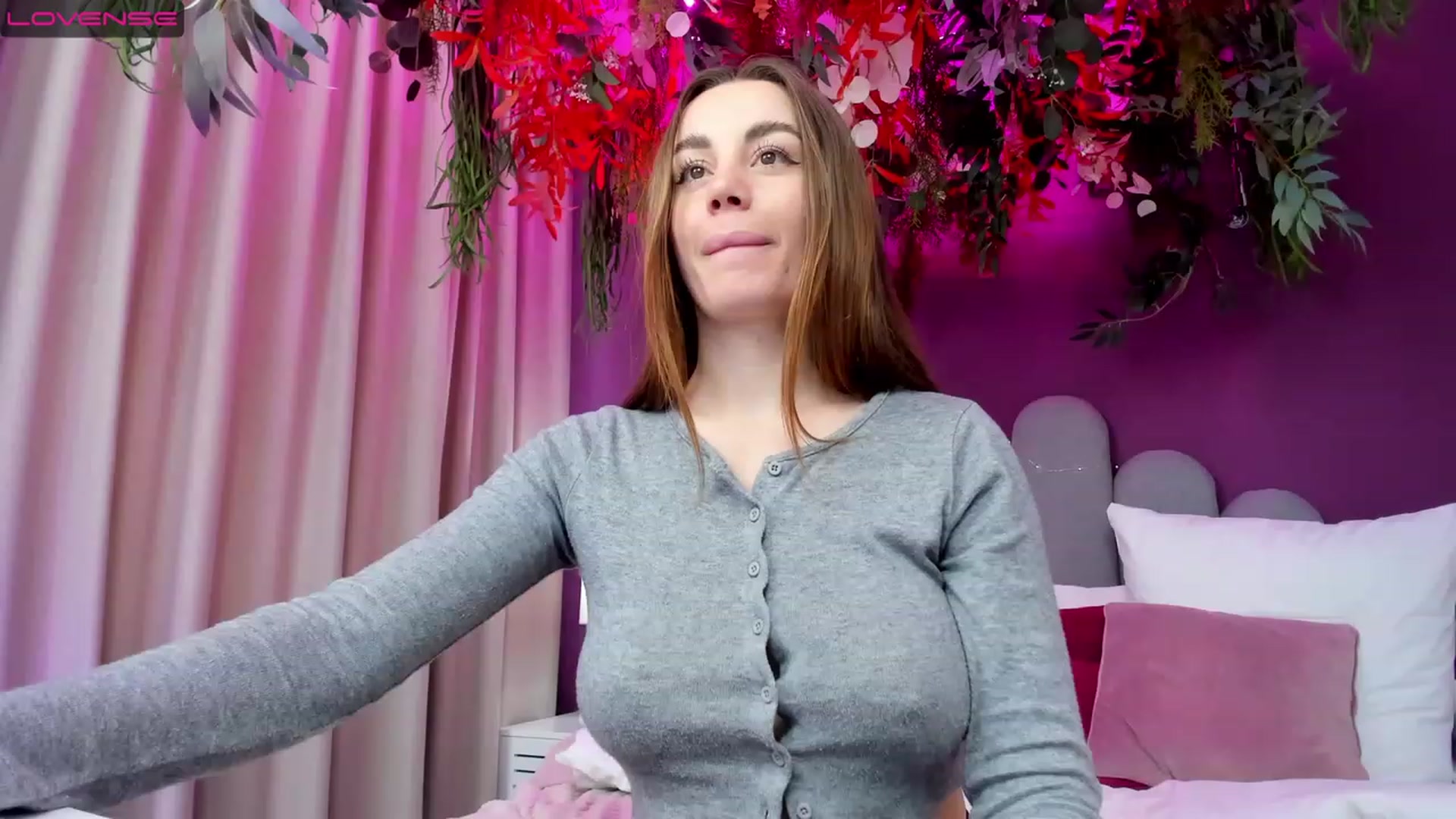 Gallery image thumbnail from AnnCutie's myfreecams stream on, 04/07/2023, 11:09 image 17 of 20
