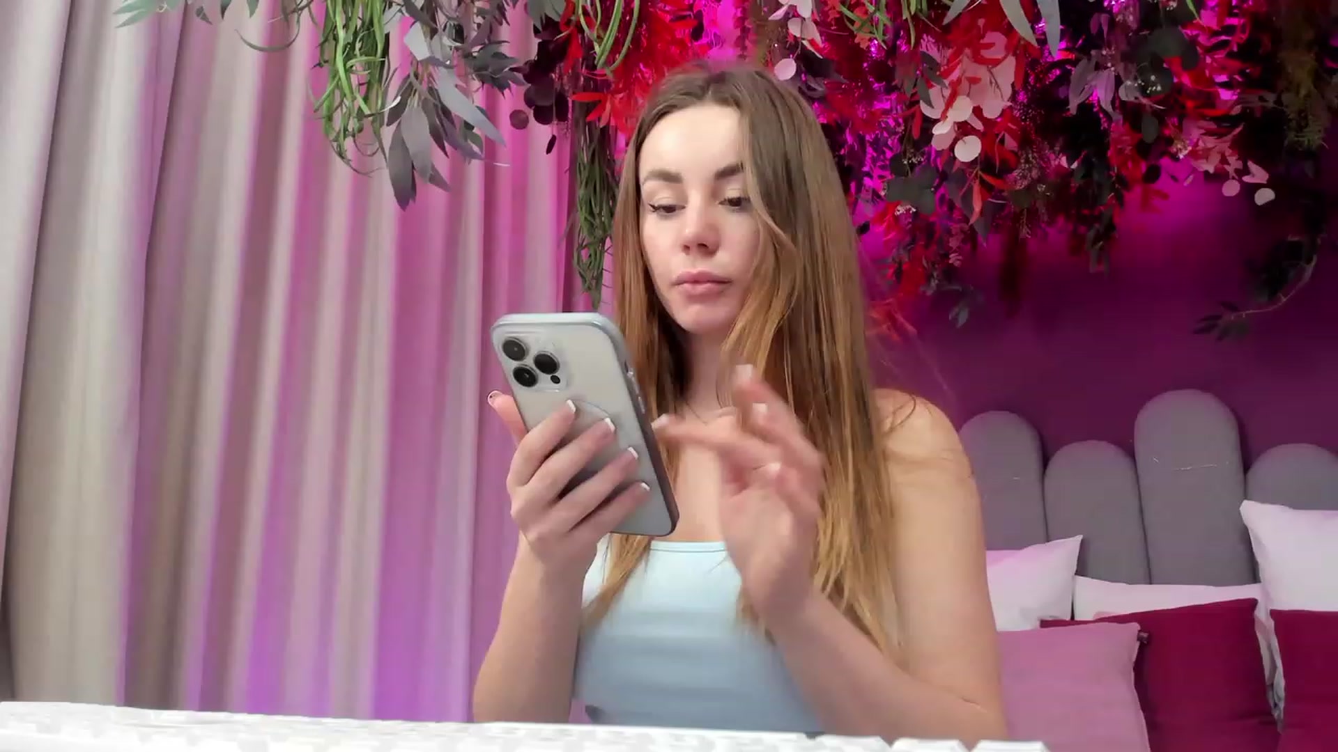 Gallery image thumbnail from AnnCutie's myfreecams stream on, 04/08/2023, 13:22 image 9 of 20