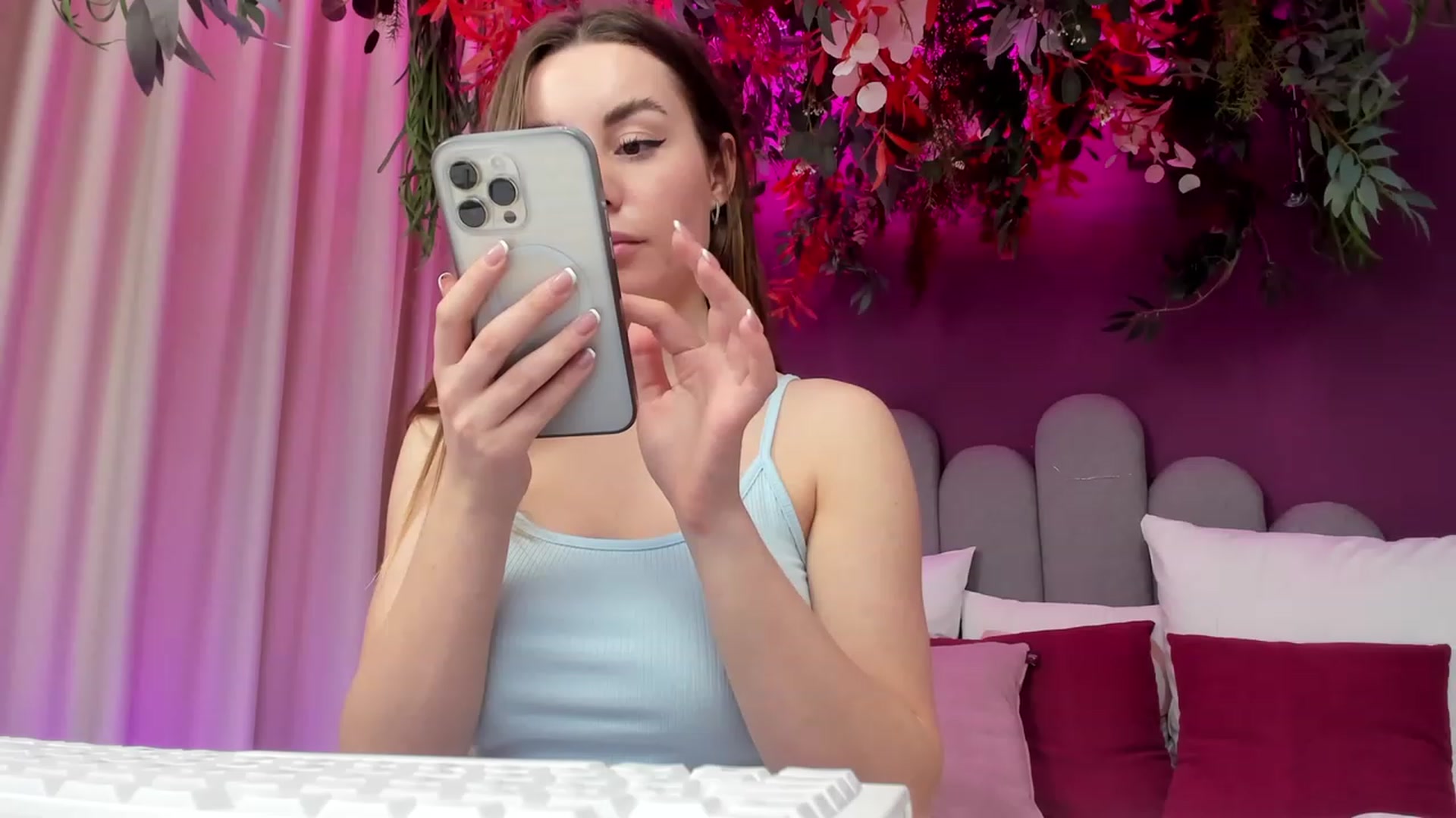 Gallery image thumbnail from AnnCutie's myfreecams stream on, 04/08/2023, 13:22 image 17 of 20