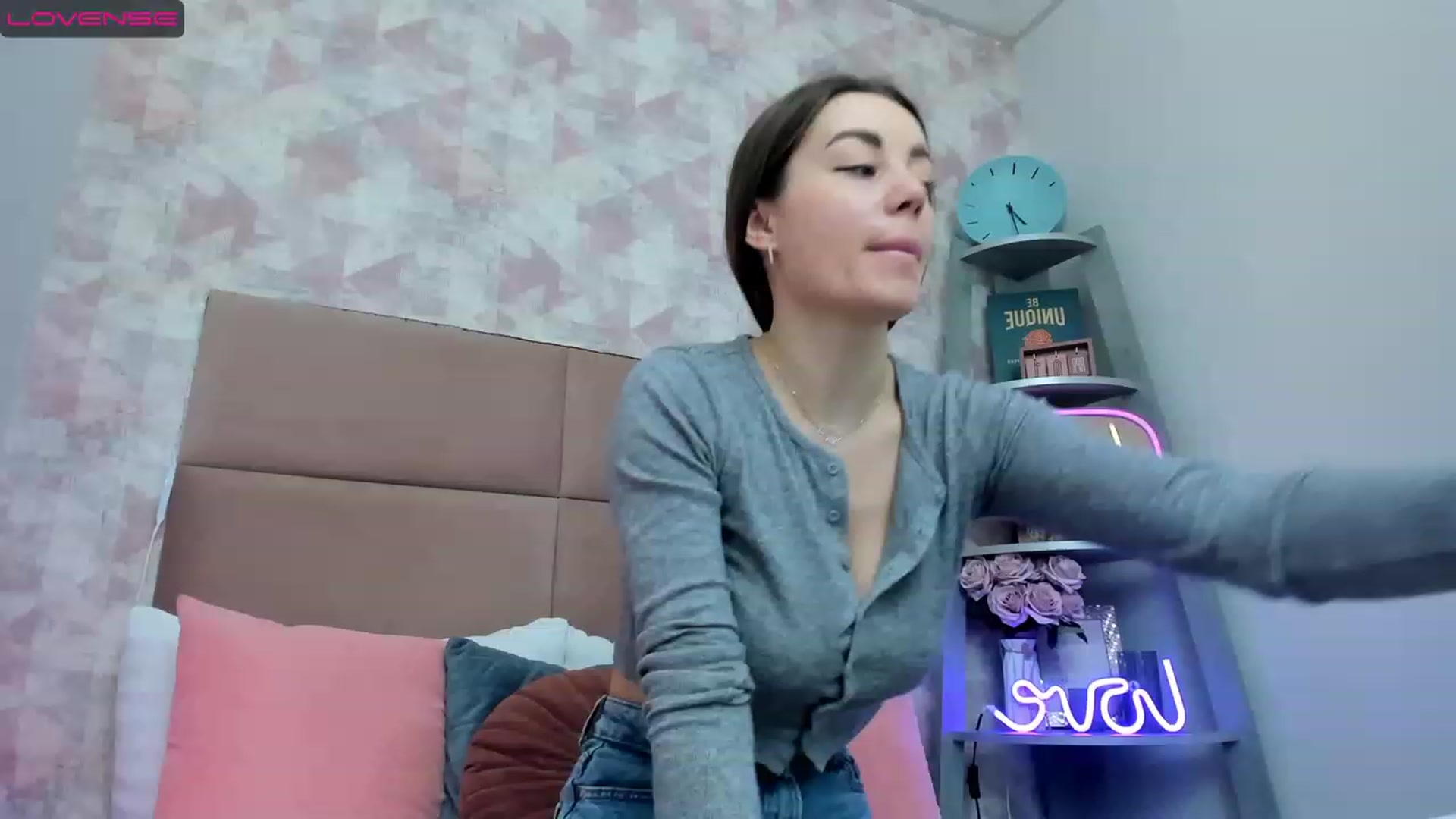 Gallery image thumbnail from AnnCutie's myfreecams stream on, 04/09/2023, 05:57 image 1 of 20