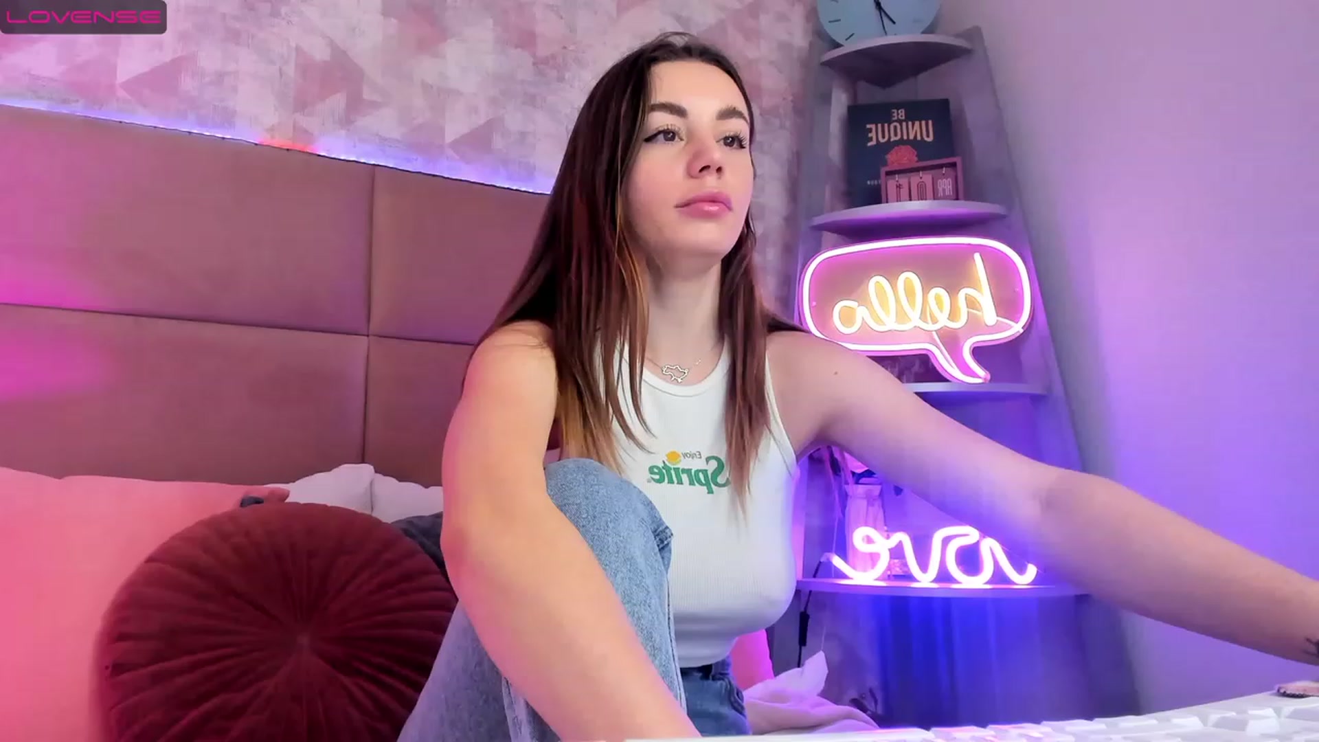 Gallery image thumbnail from AnnCutie's myfreecams stream on, 04/09/2023, 07:25 image 12 of 20