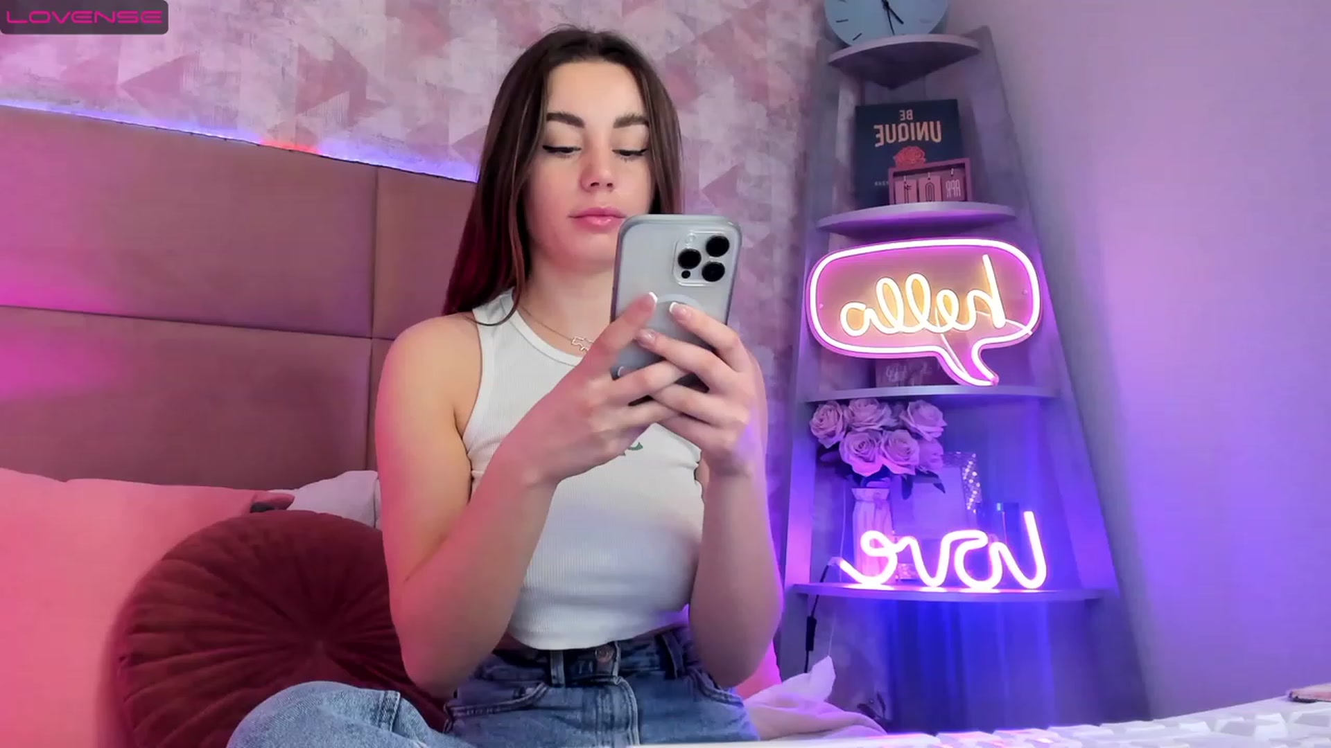 Gallery image thumbnail from AnnCutie's myfreecams stream on, 04/09/2023, 07:25 image 16 of 20