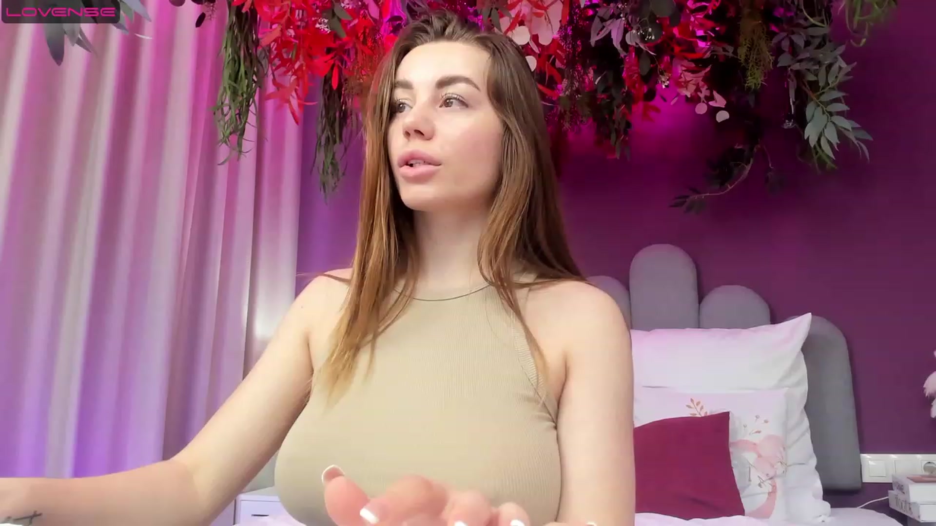 Gallery image thumbnail from AnnCutie's myfreecams stream on, 04/22/2023, 07:44 image 2 of 20