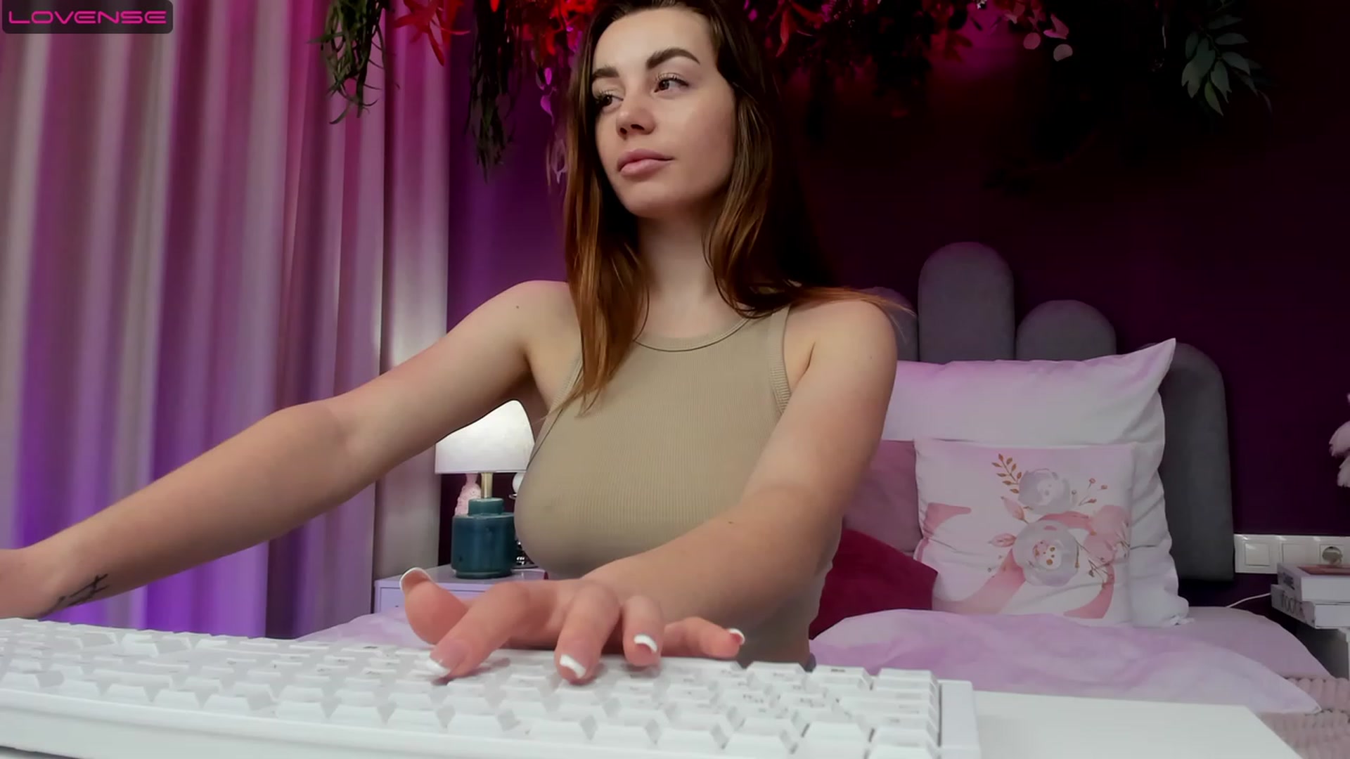 Gallery image thumbnail from AnnCutie's myfreecams stream on, 04/22/2023, 10:23 image 19 of 20