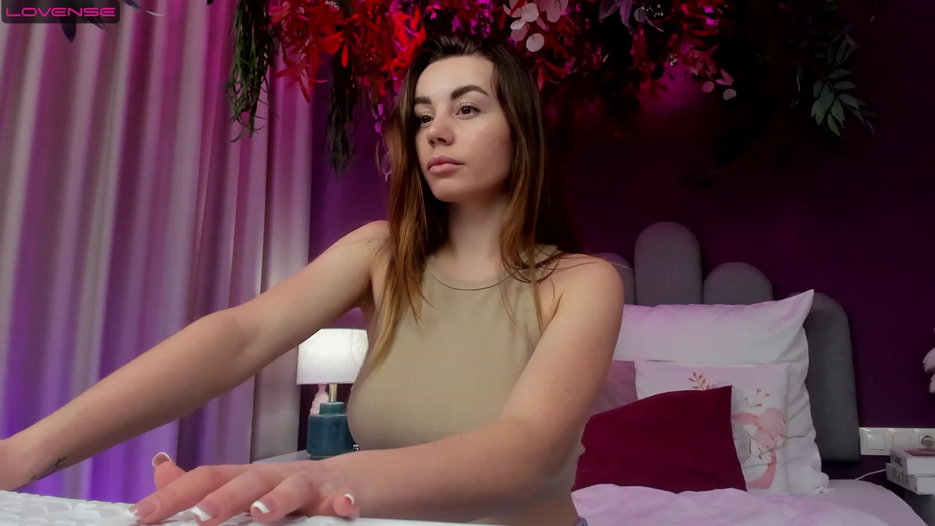 Gallery image thumbnail from AnnCutie's myfreecams stream on, 04/22/2023, 10:23 image 13 of 20