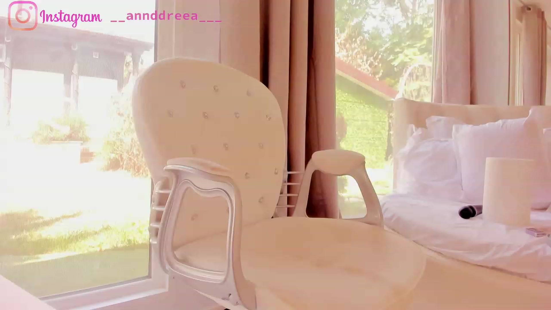 Gallery image thumbnail from AnnSelly's myfreecams stream on, 08/08/2023, 12:16 image 6 of 20