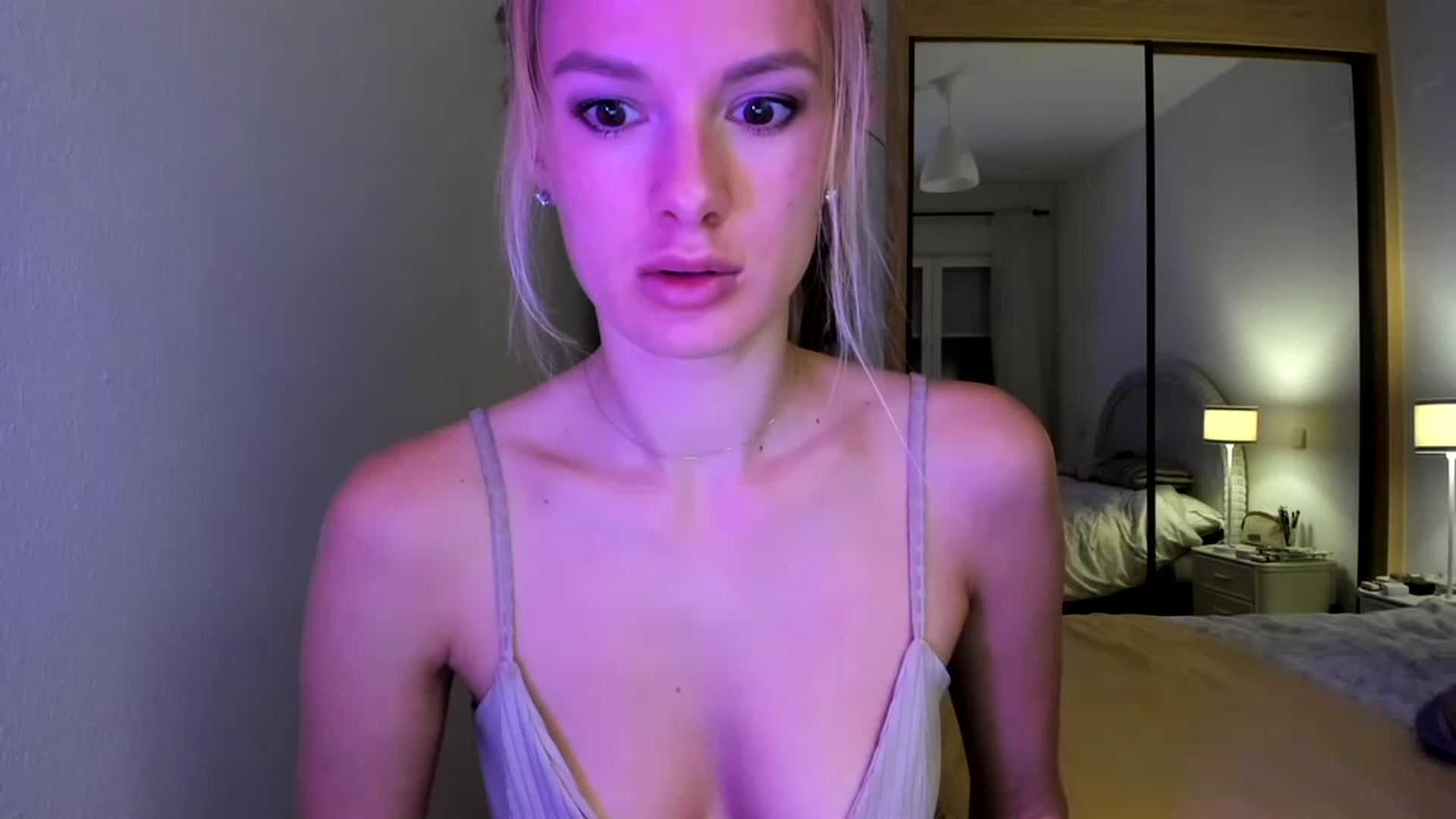 Gallery image thumbnail from AnnSweetAngel's myfreecams stream on, 11/14/2022, 22:15 image 16 of 20