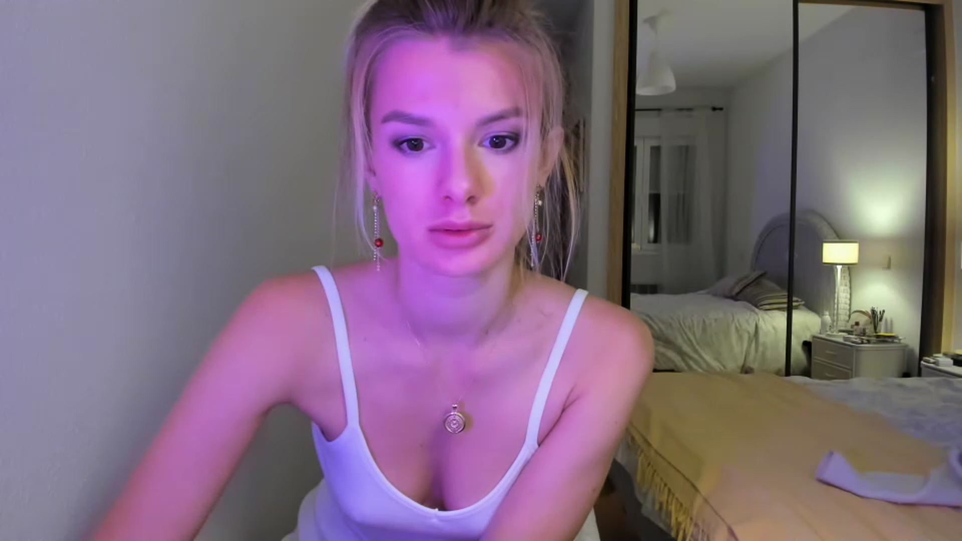 Gallery image thumbnail from AnnSweetAngel's myfreecams stream on, 11/22/2022, 22:25 image 17 of 20