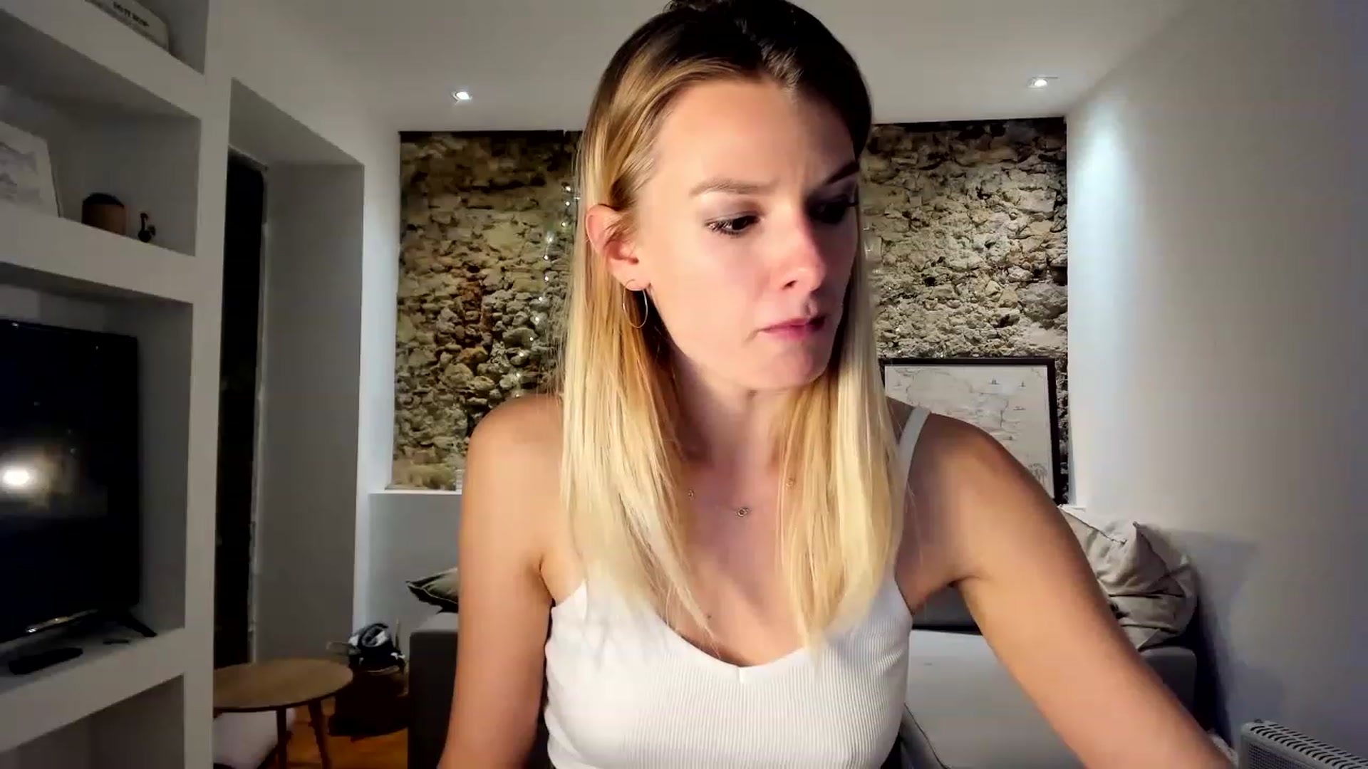 Gallery image thumbnail from AnnSweetAngel's myfreecams stream on, 12/10/2022, 22:27 image 12 of 20