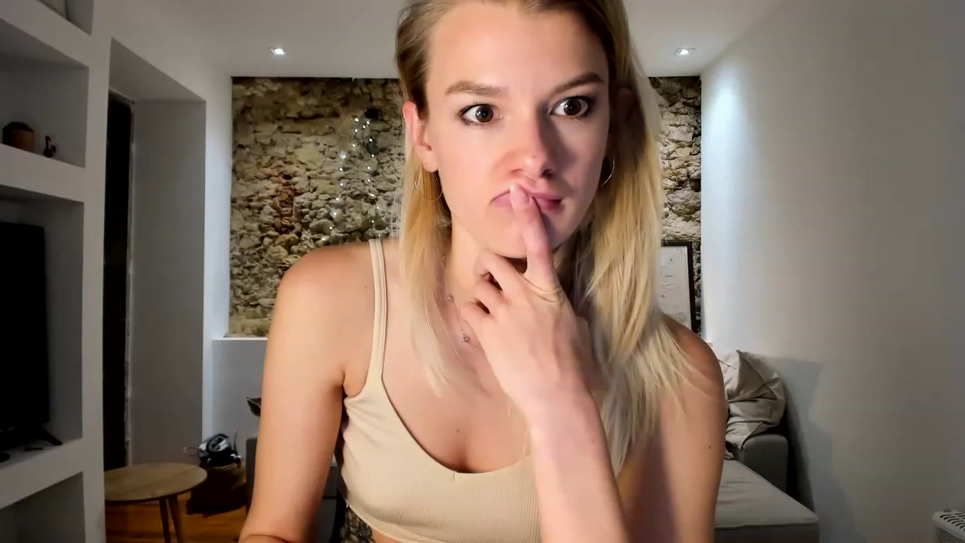 Gallery image thumbnail from AnnSweetAngel's myfreecams stream on, 12/12/2022, 19:42 image 6 of 20