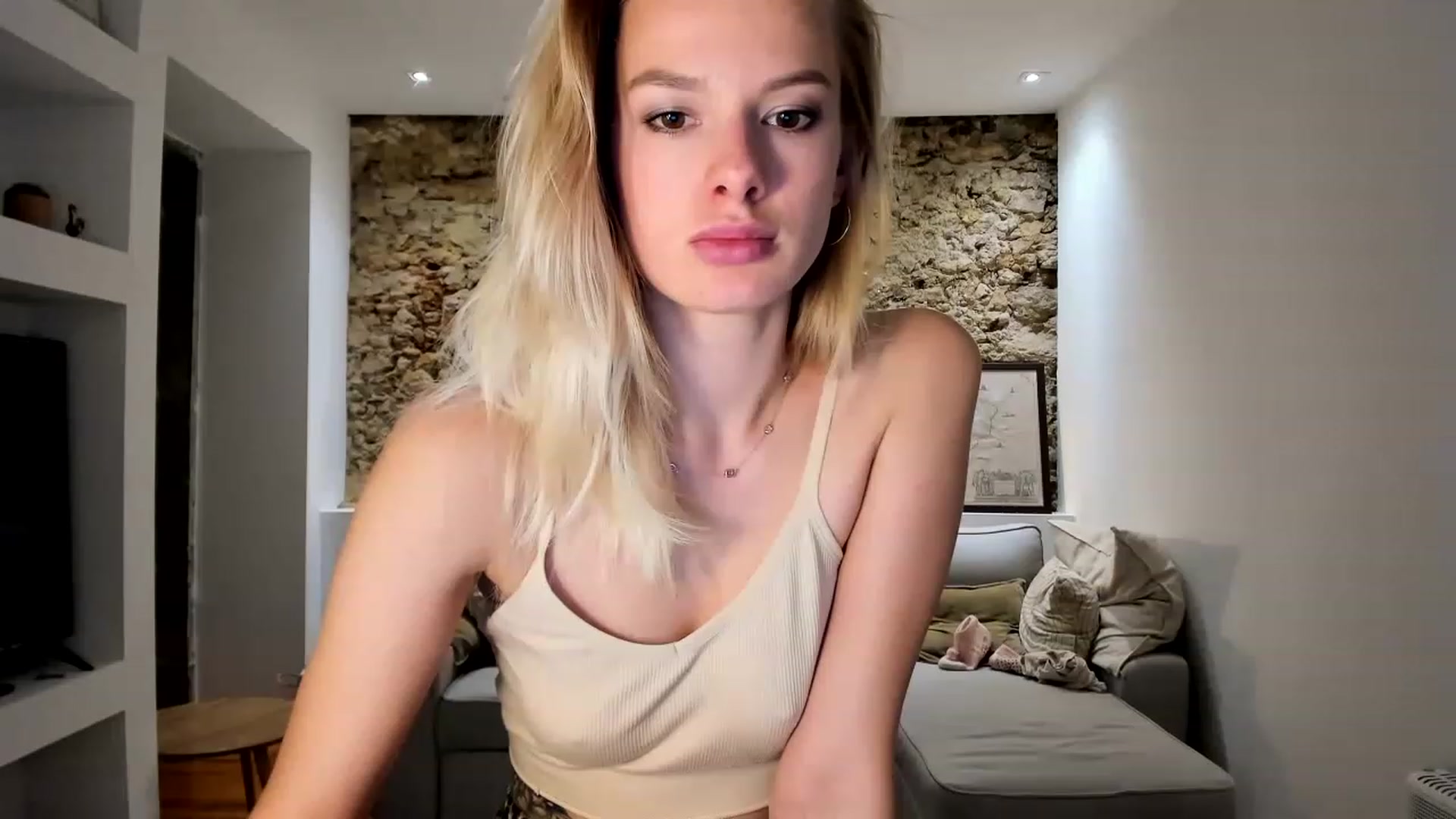 Gallery image thumbnail from AnnSweetAngel's myfreecams stream on, 12/12/2022, 19:42 image 1 of 20