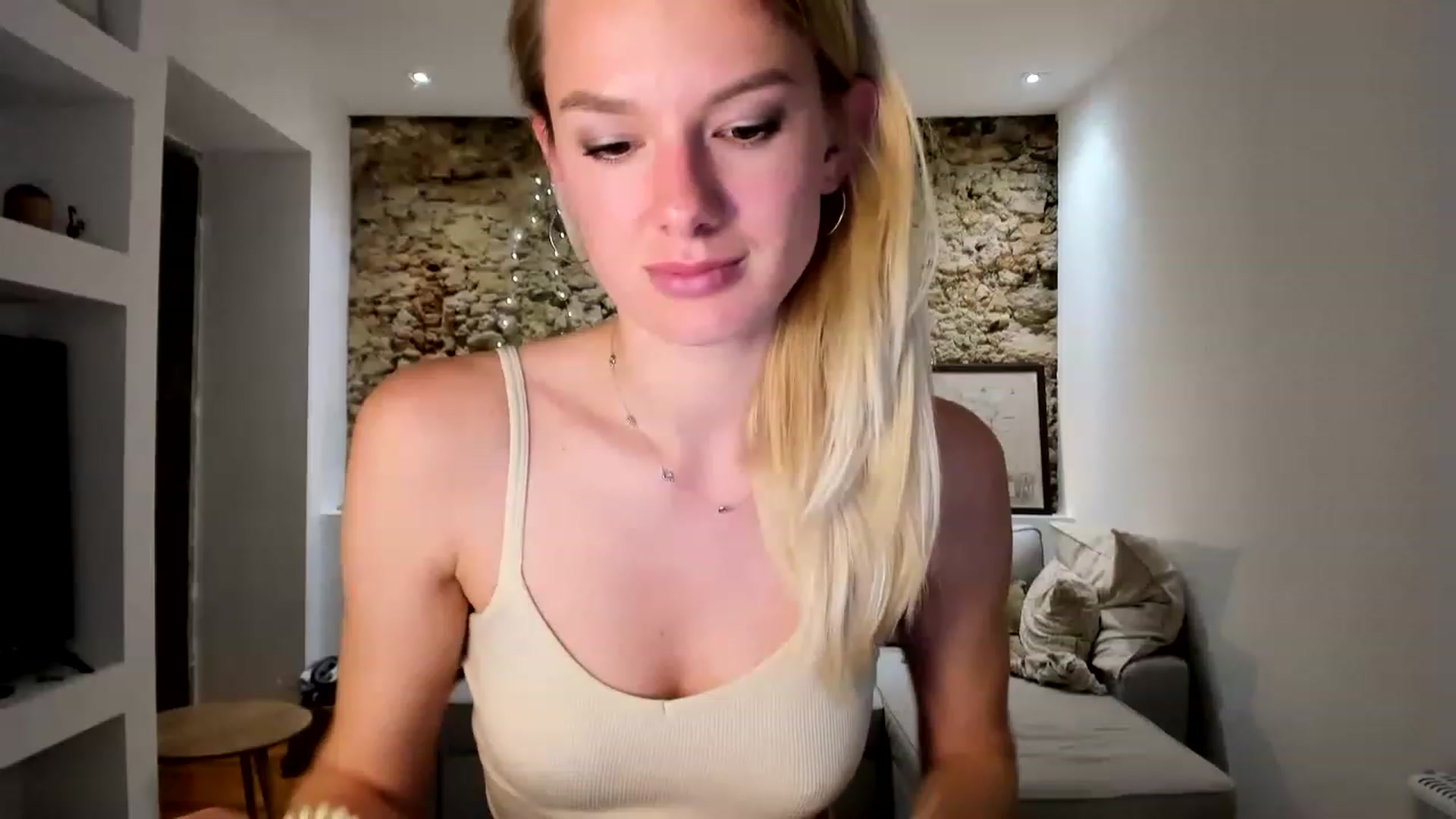 Gallery image thumbnail from AnnSweetAngel's myfreecams stream on, 12/12/2022, 19:42 image 9 of 20