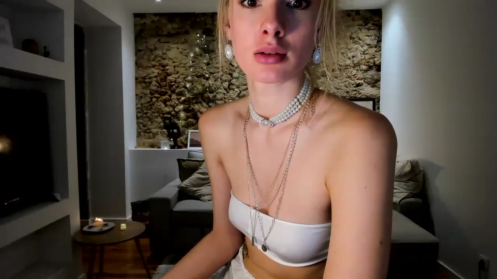 Gallery image thumbnail from AnnSweetAngel's myfreecams stream on, 12/24/2022, 19:02 image 16 of 20