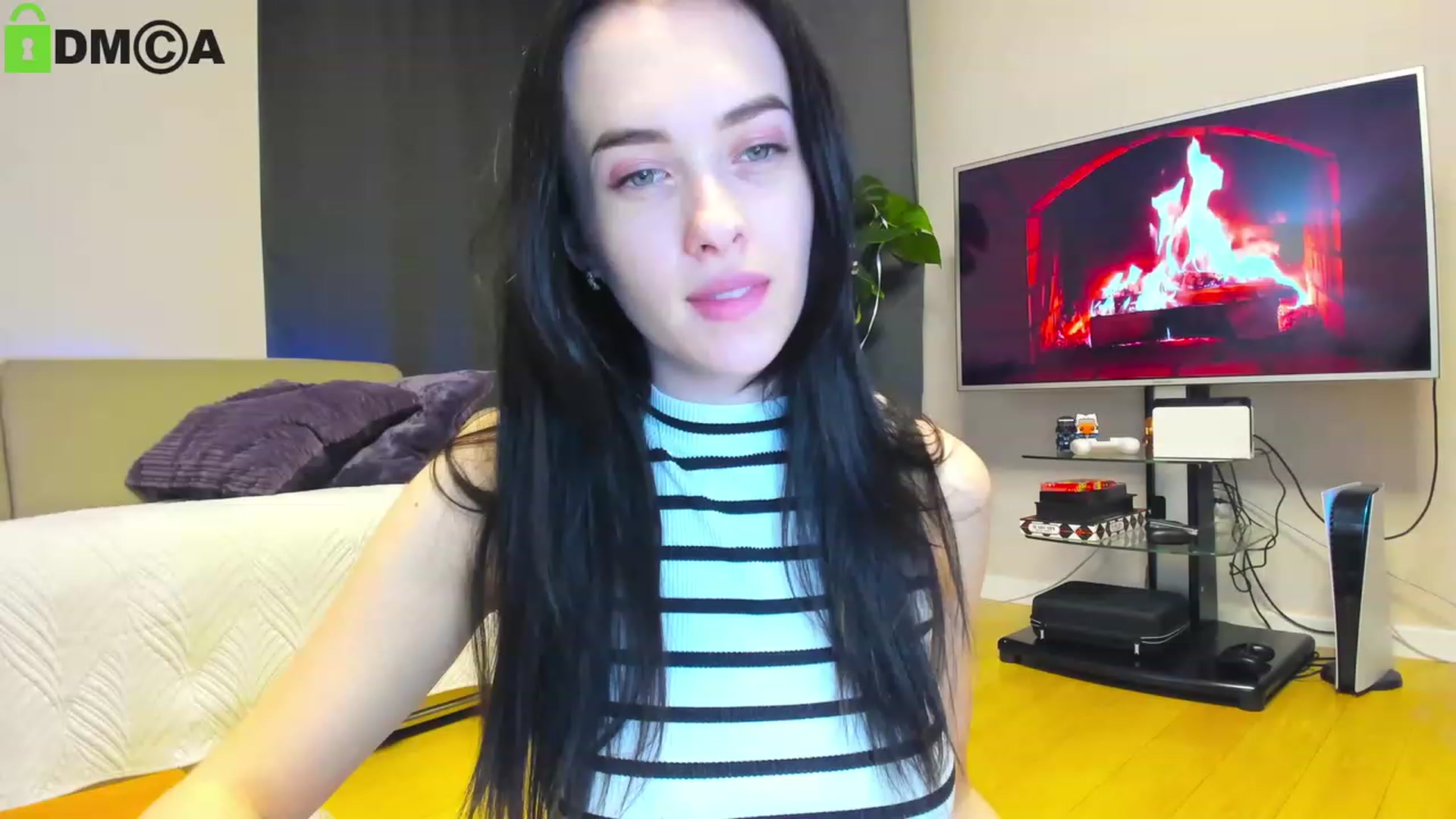 Gallery image thumbnail from AnnWettie's myfreecams stream on, 04/14/2023, 21:00 image 6 of 20