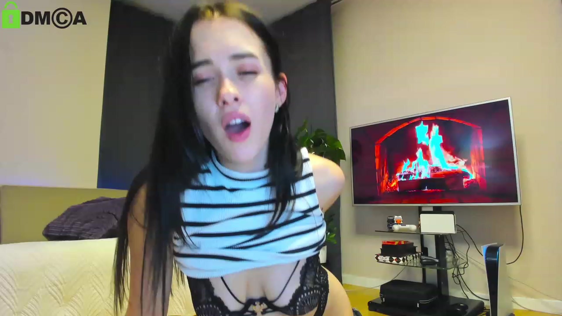 Gallery image thumbnail from AnnWettie's myfreecams stream on, 04/14/2023, 21:00 image 15 of 20