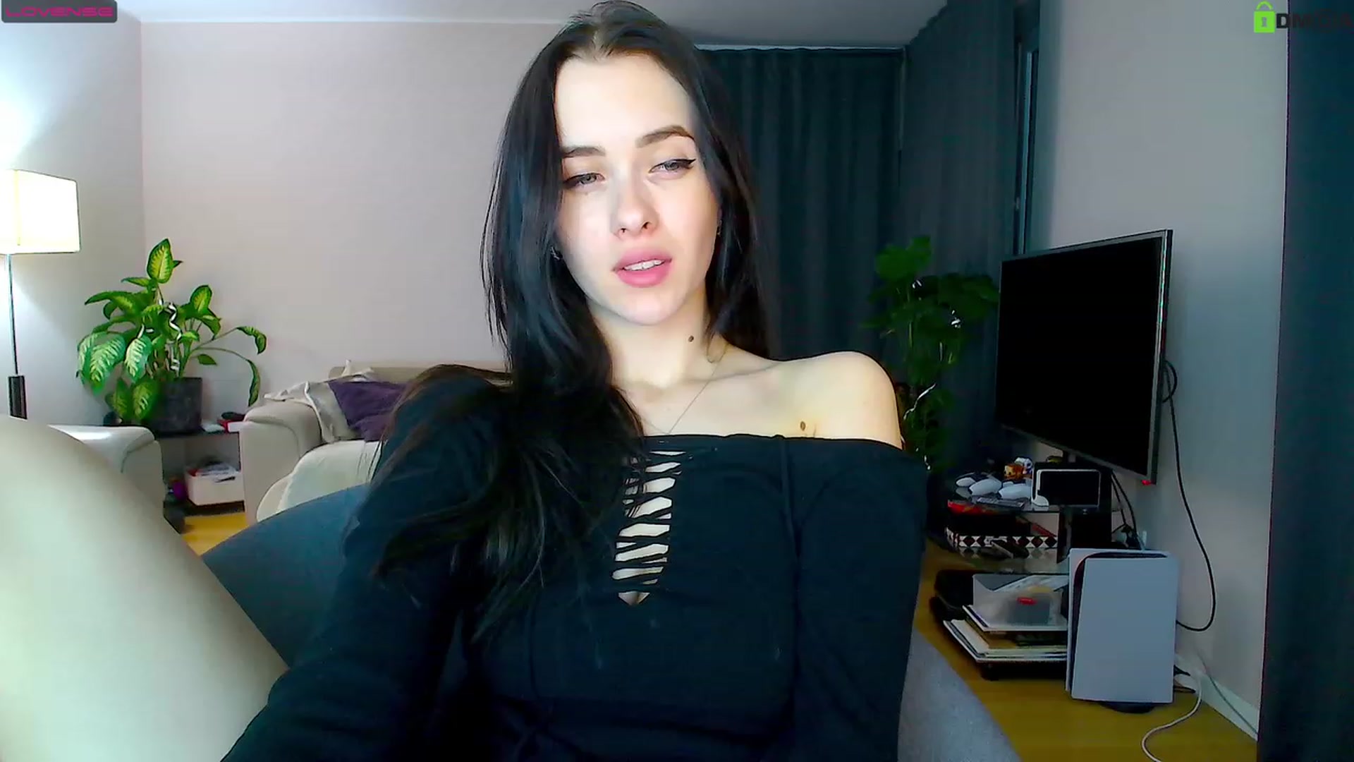 Gallery image thumbnail from AnnWettie's myfreecams stream on, 04/20/2023, 23:41 image 2 of 20