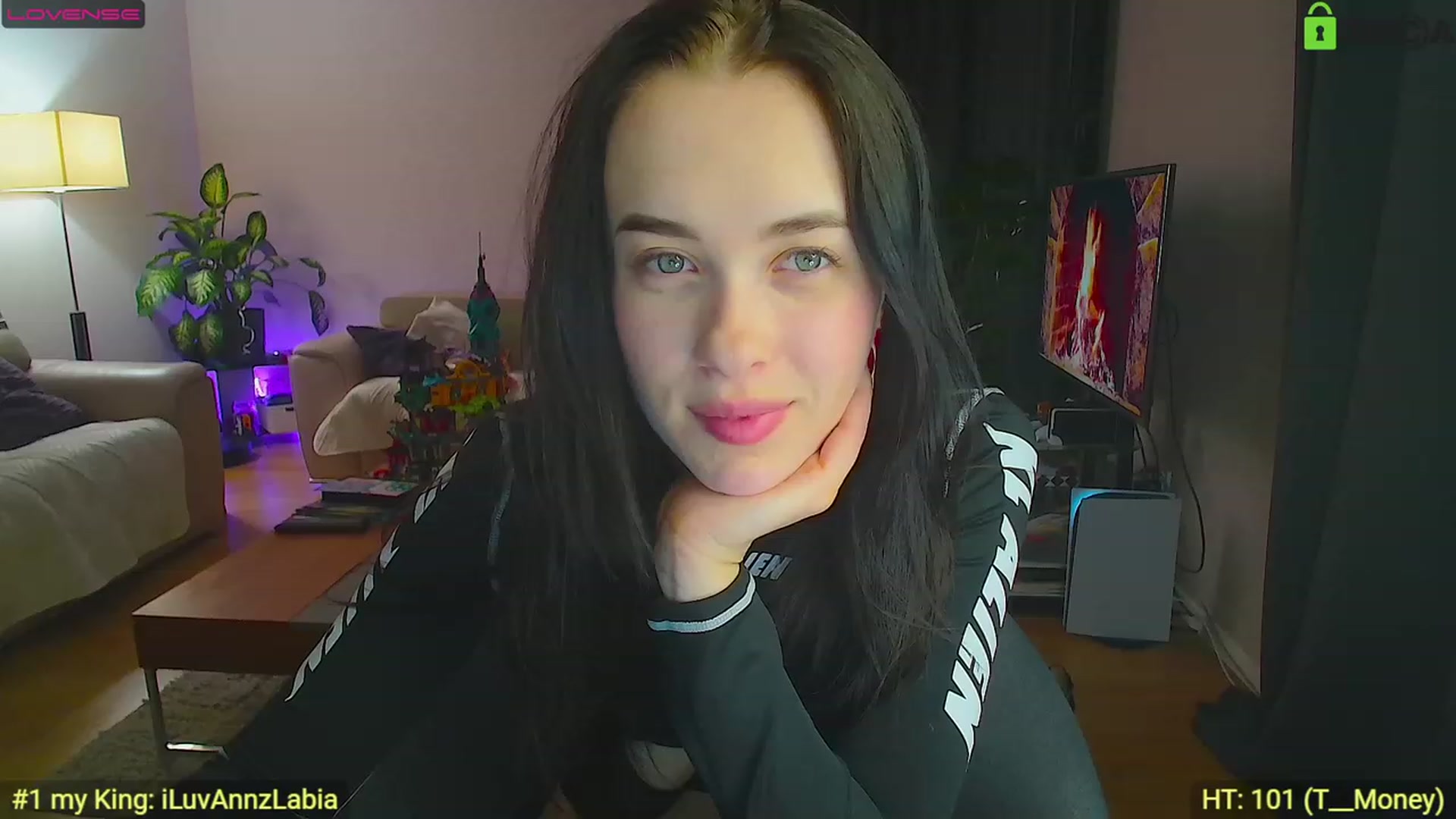 Gallery image thumbnail from AnnWettie's myfreecams stream on, 04/28/2023, 22:00 image 18 of 20