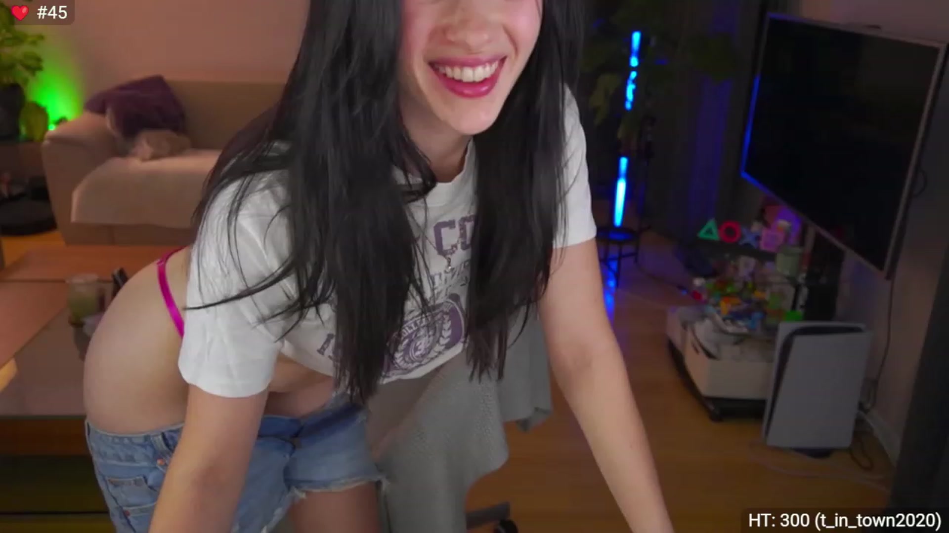 Gallery image thumbnail from AnnWettie's myfreecams stream on, 07/06/2023, 23:46 image 18 of 20