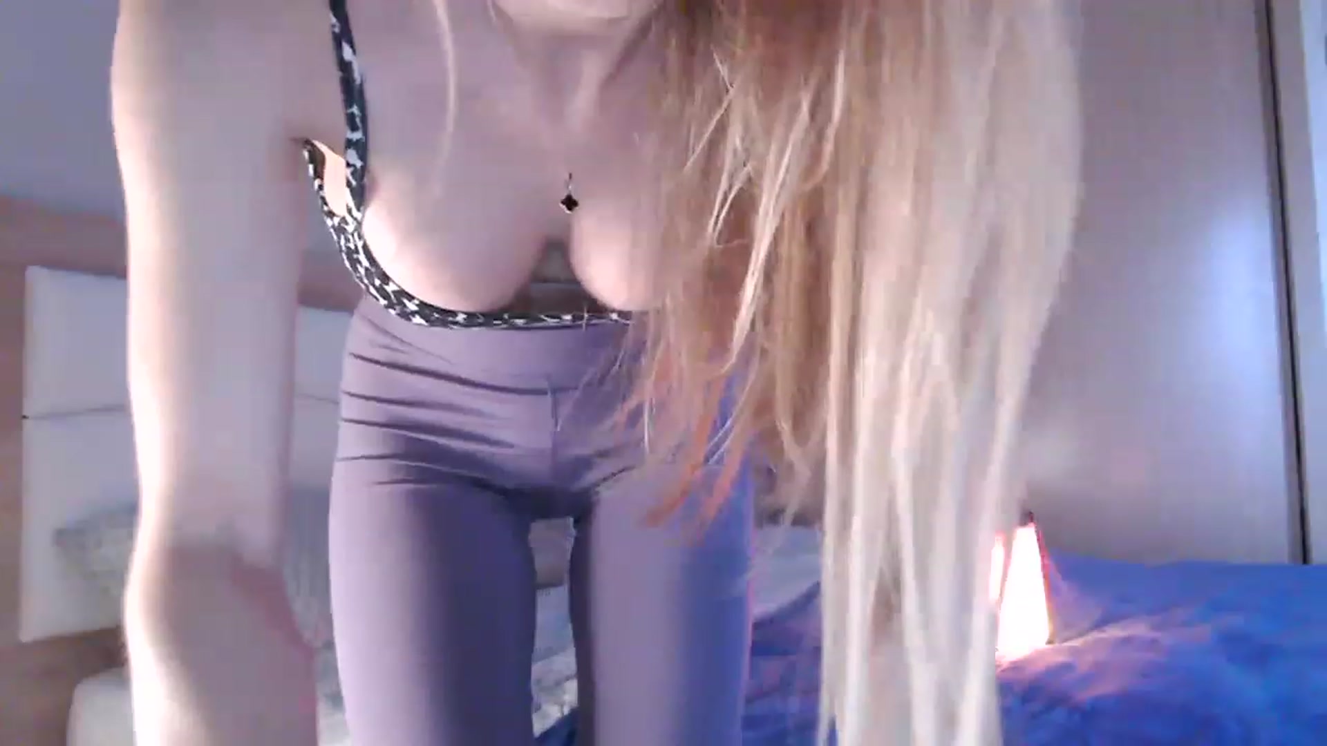 Gallery image thumbnail from Ann_apple's myfreecams stream on, 03/16/2023, 15:11 image 10 of 20