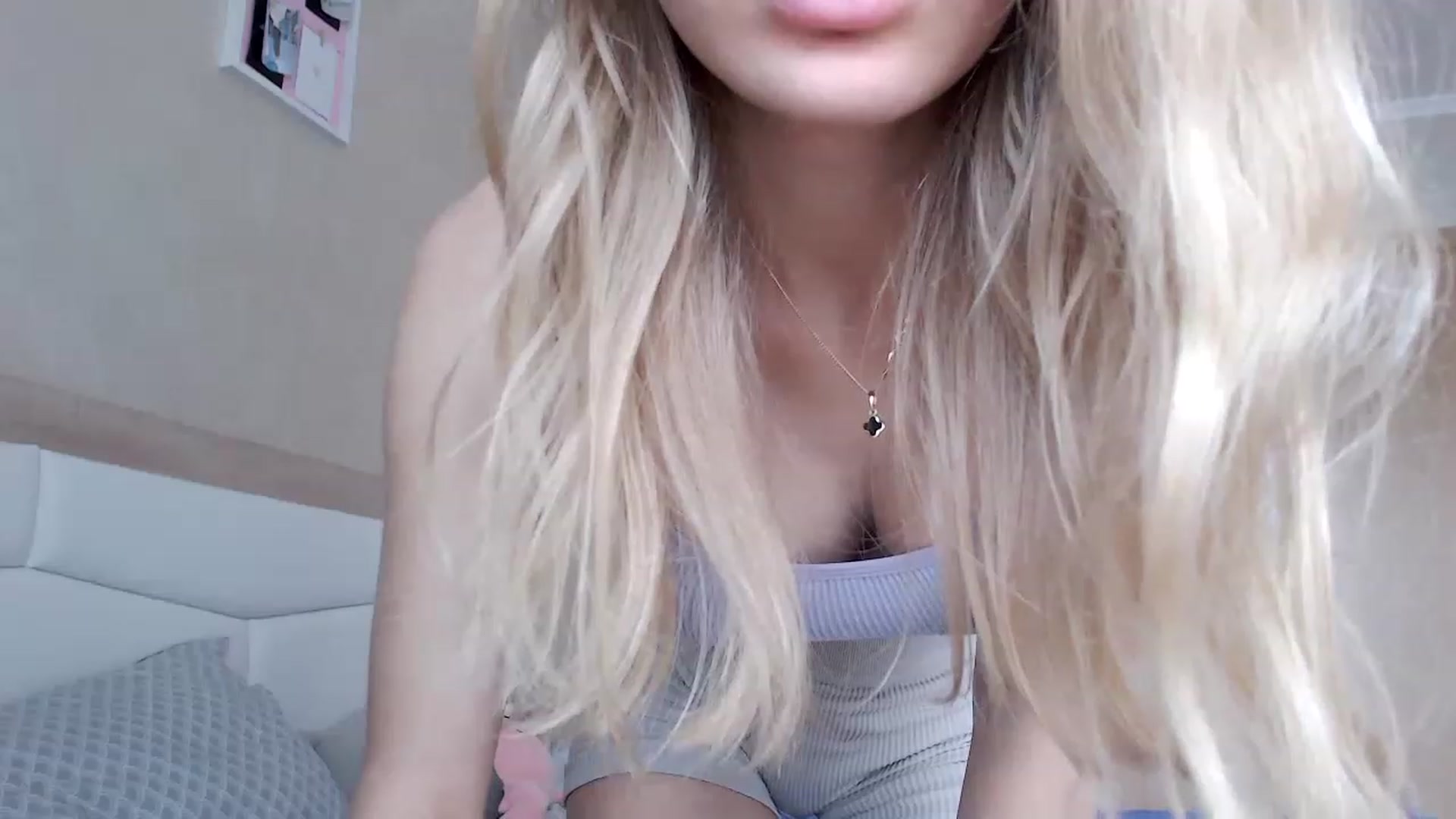 Gallery image thumbnail from Ann_apple's myfreecams stream on, 03/23/2023, 11:39 image 18 of 20