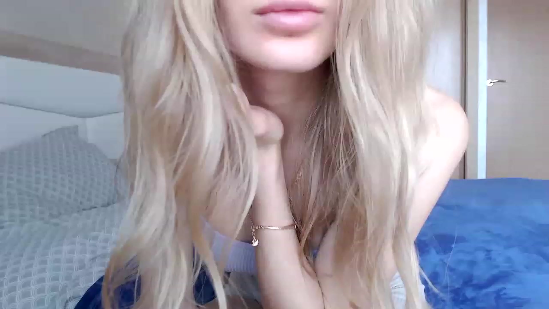 Gallery image thumbnail from Ann_apple's myfreecams stream on, 03/23/2023, 11:39 image 16 of 20