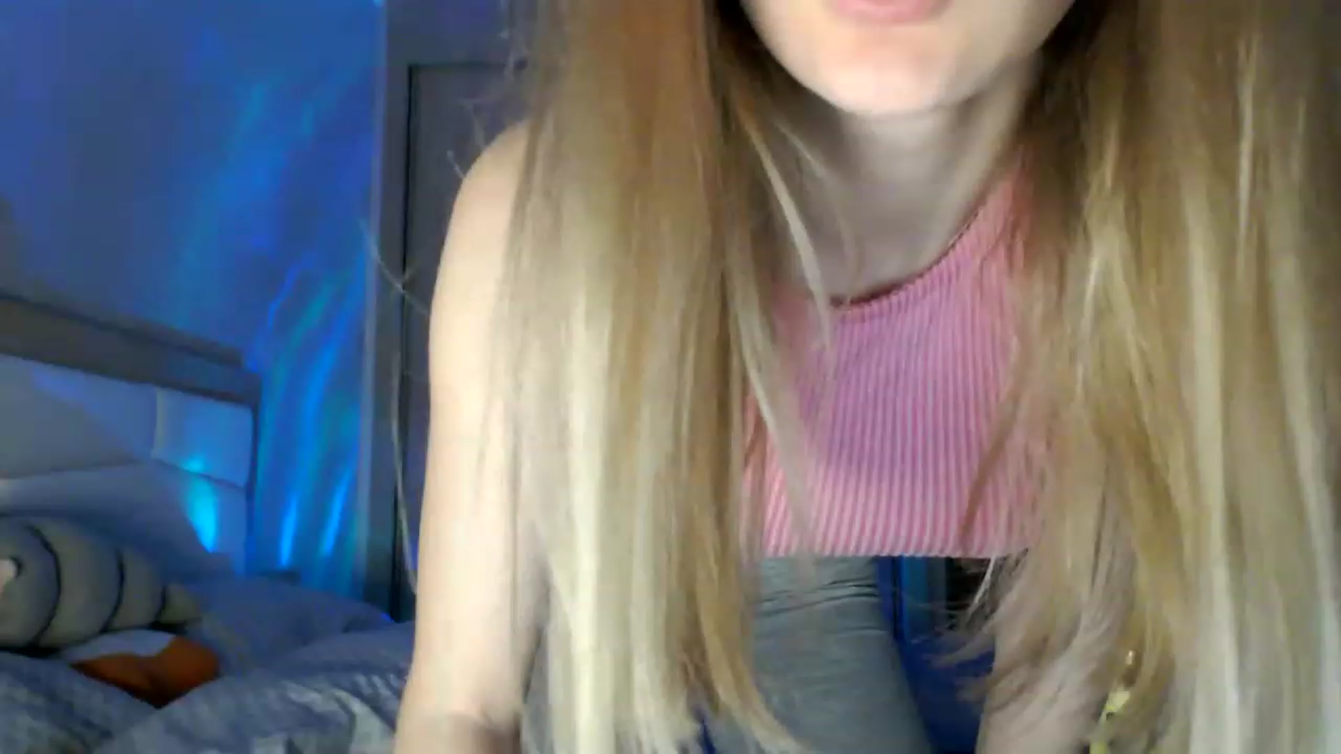 Gallery image thumbnail from Ann_apple's myfreecams stream on, 03/24/2023, 20:46 image 12 of 20