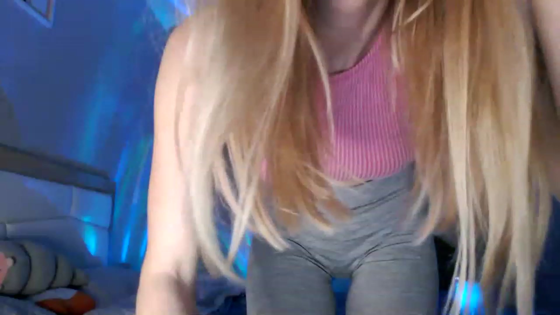 Gallery image thumbnail from Ann_apple's myfreecams stream on, 03/24/2023, 20:46 image 14 of 20
