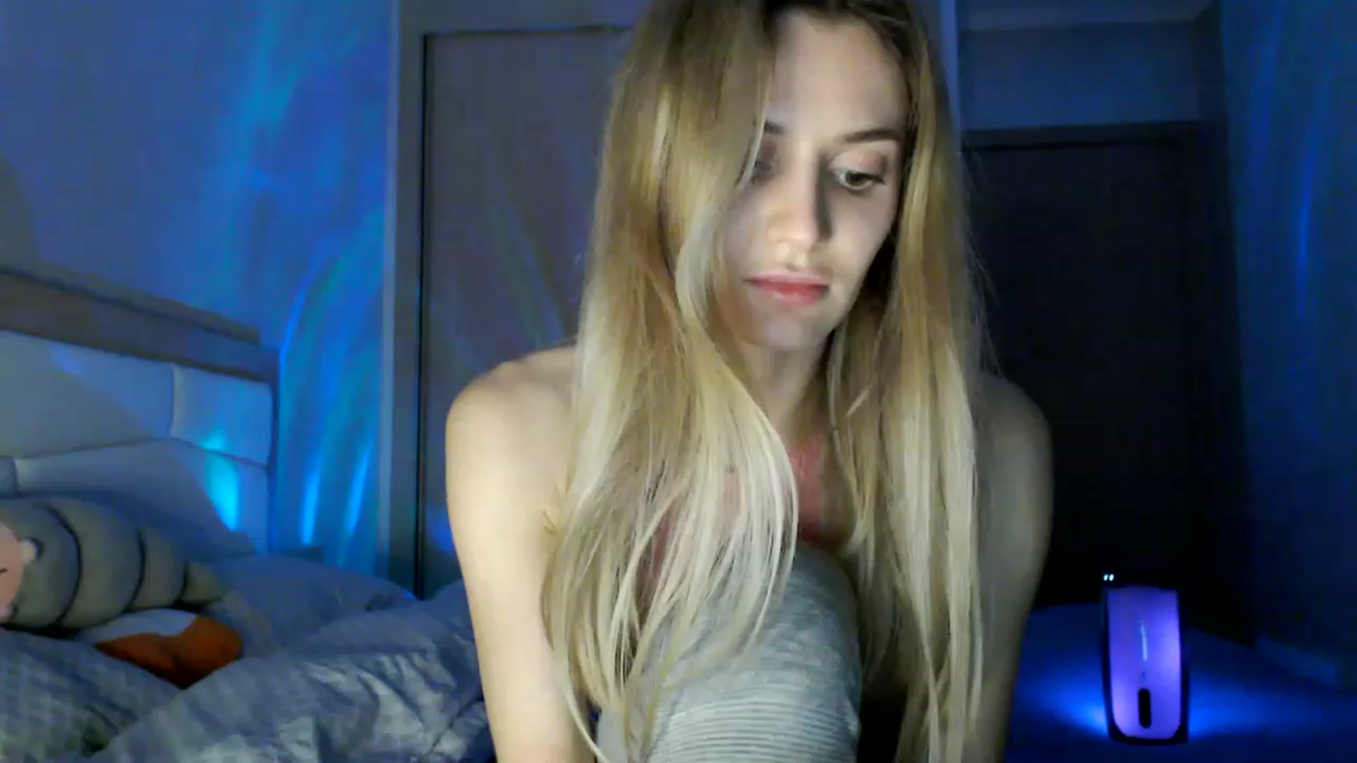 Gallery image thumbnail from Ann_apple's myfreecams stream on, 03/24/2023, 20:46 image 16 of 20