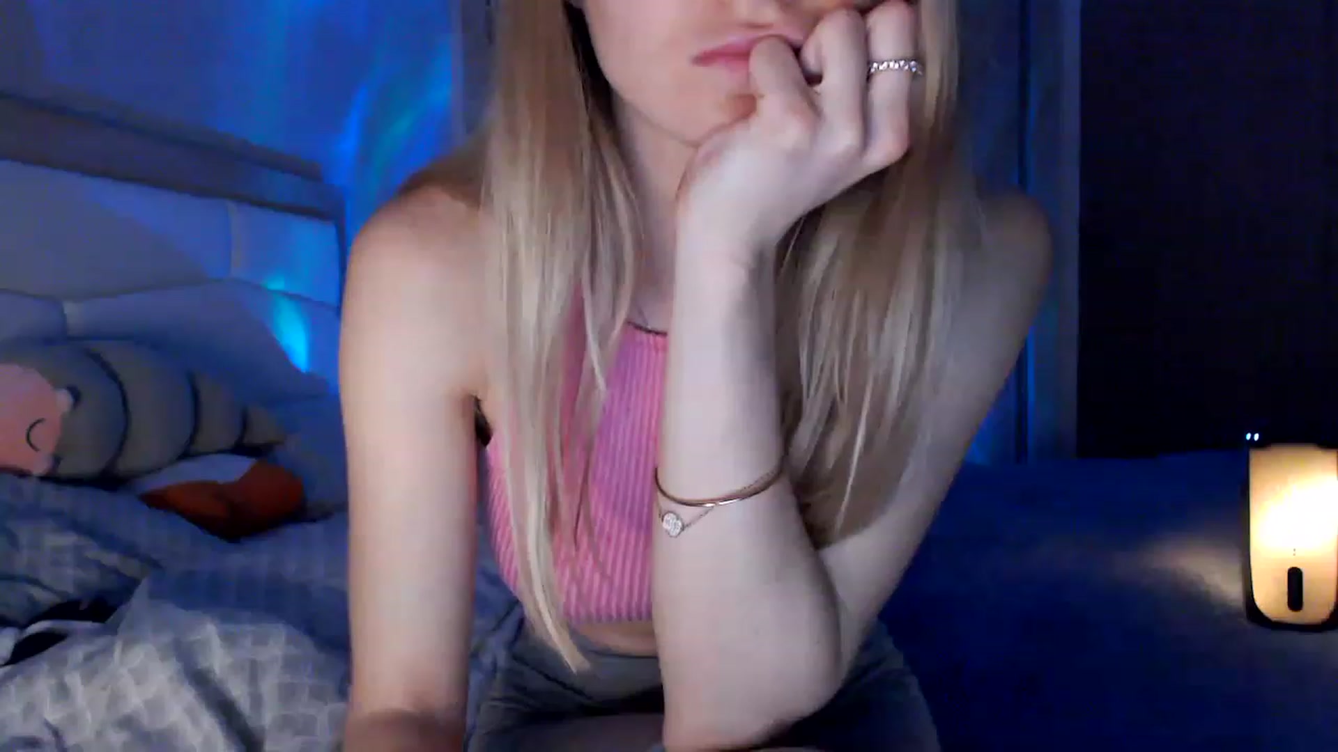 Gallery image thumbnail from Ann_apple's myfreecams stream on, 03/24/2023, 22:22 image 18 of 20