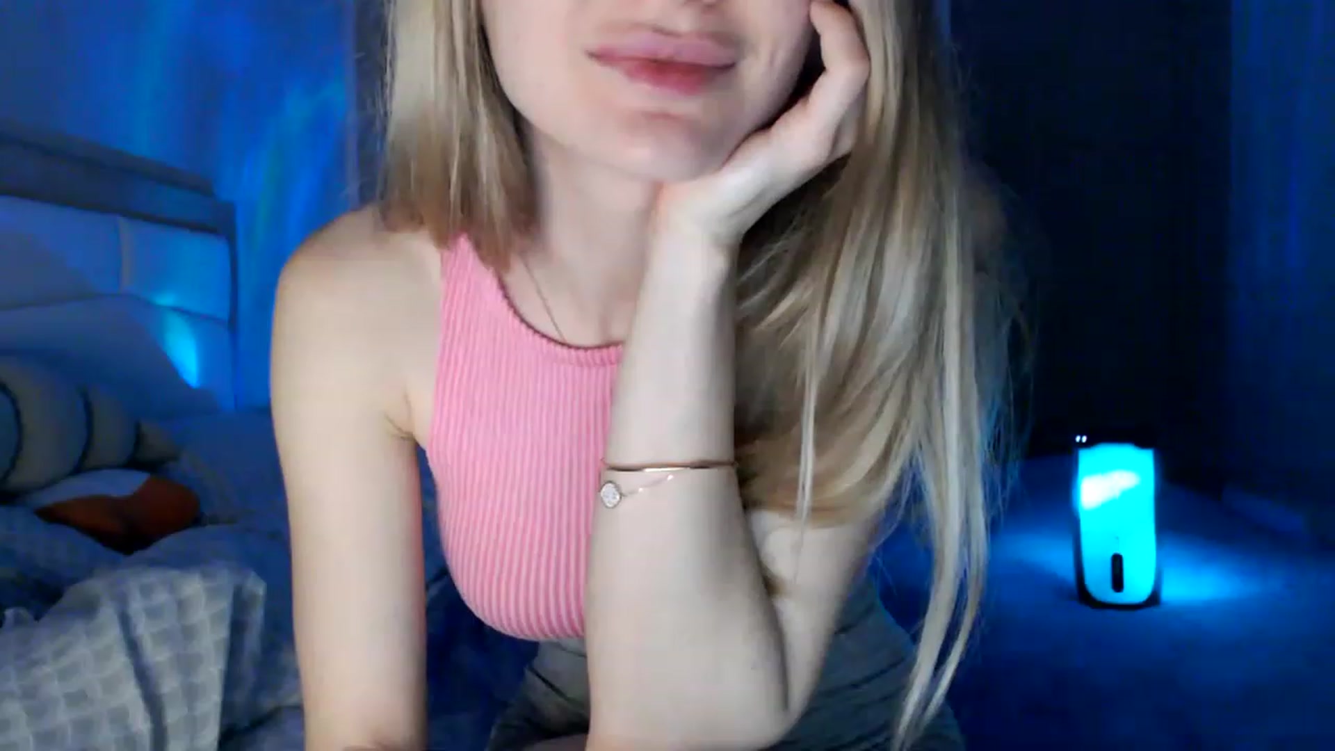 Gallery image thumbnail from Ann_apple's myfreecams stream on, 03/24/2023, 22:22 image 6 of 20