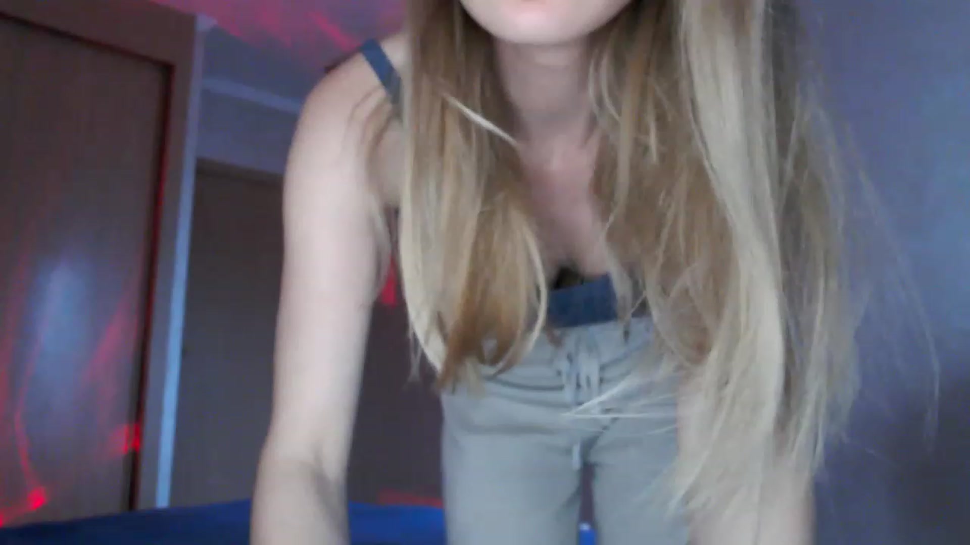 Gallery image thumbnail from Ann_apple's myfreecams stream on, 03/27/2023, 16:16 image 4 of 20